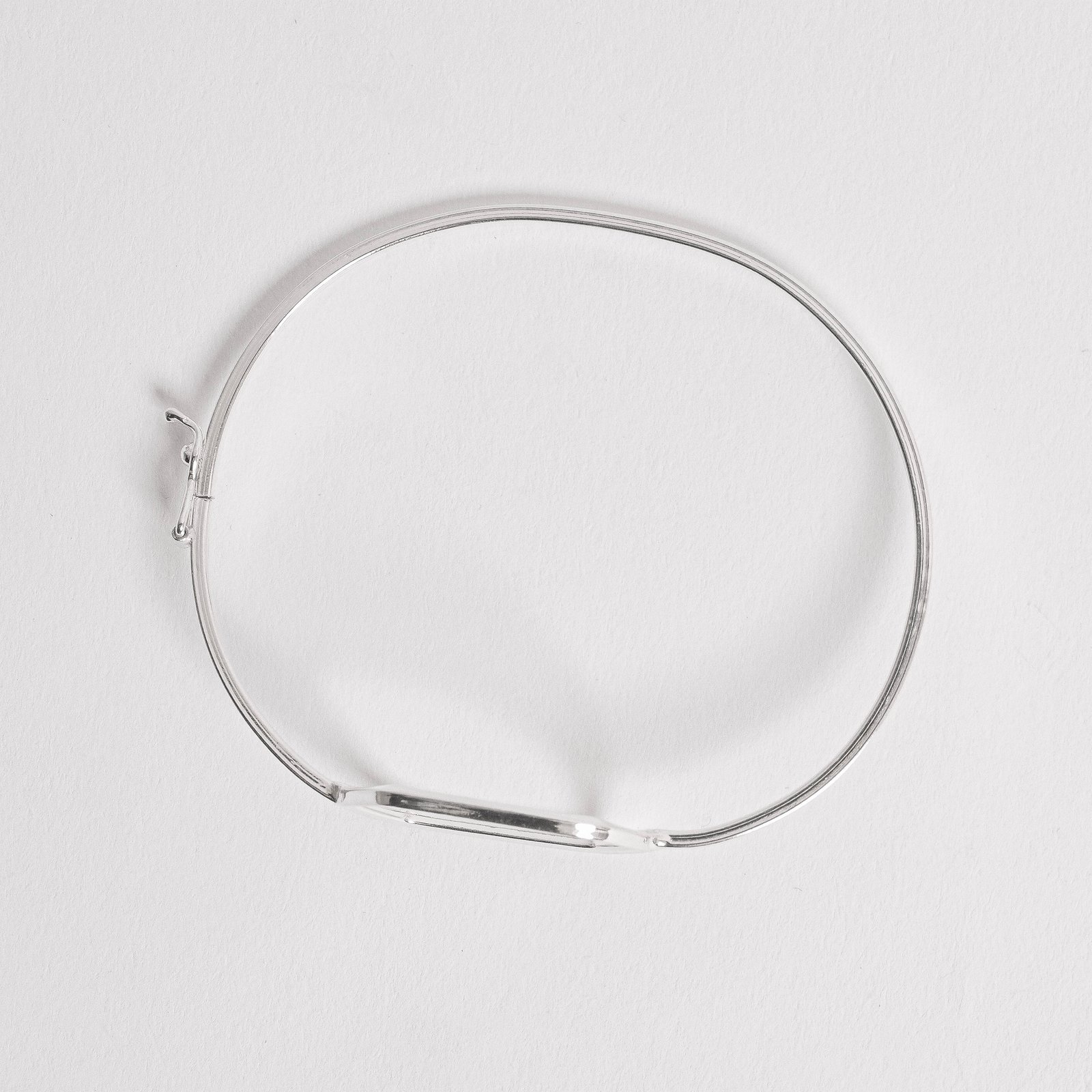 Bracelete fio quadrado entremeio hexágono