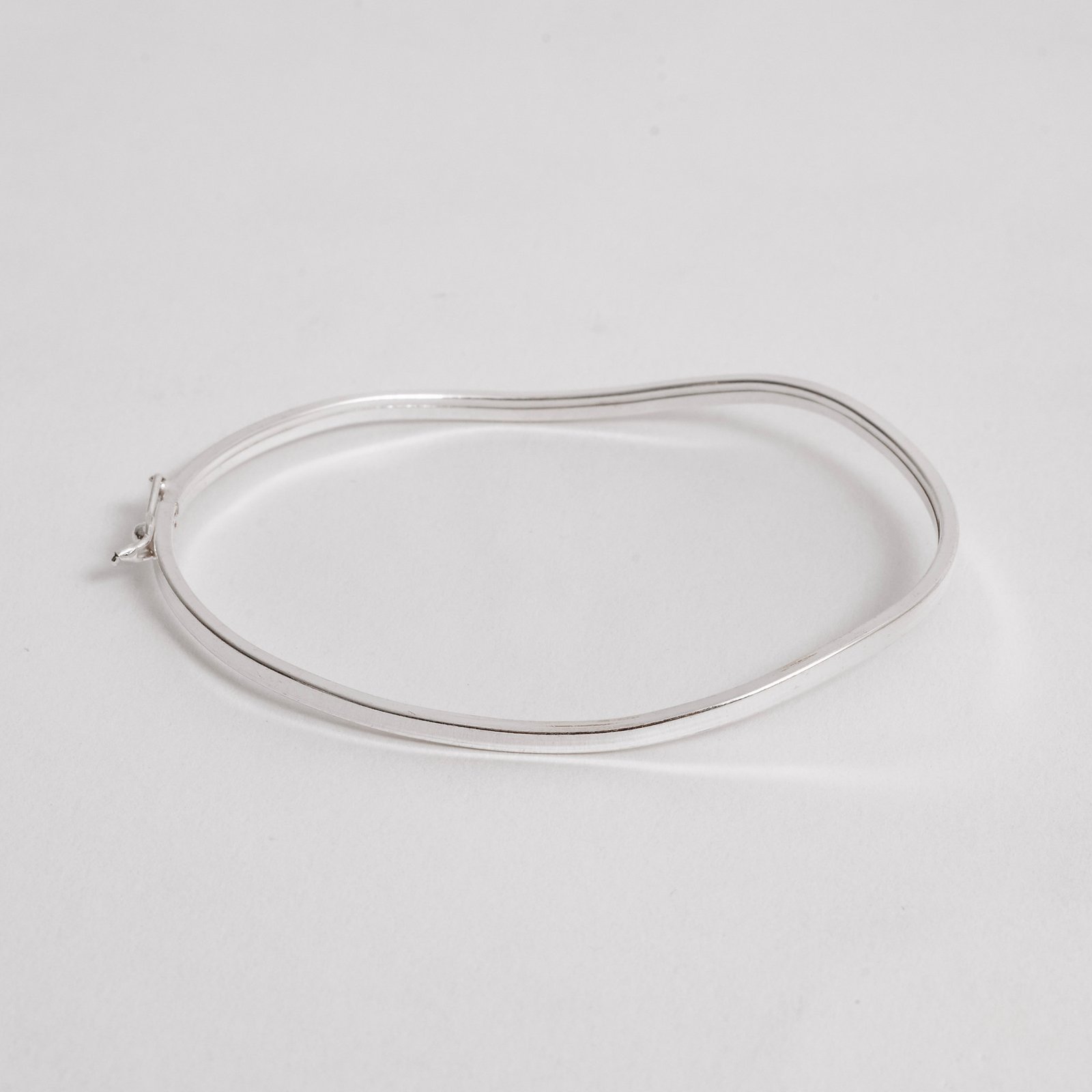 Bracelete 2.3 fio quadrado ondulado