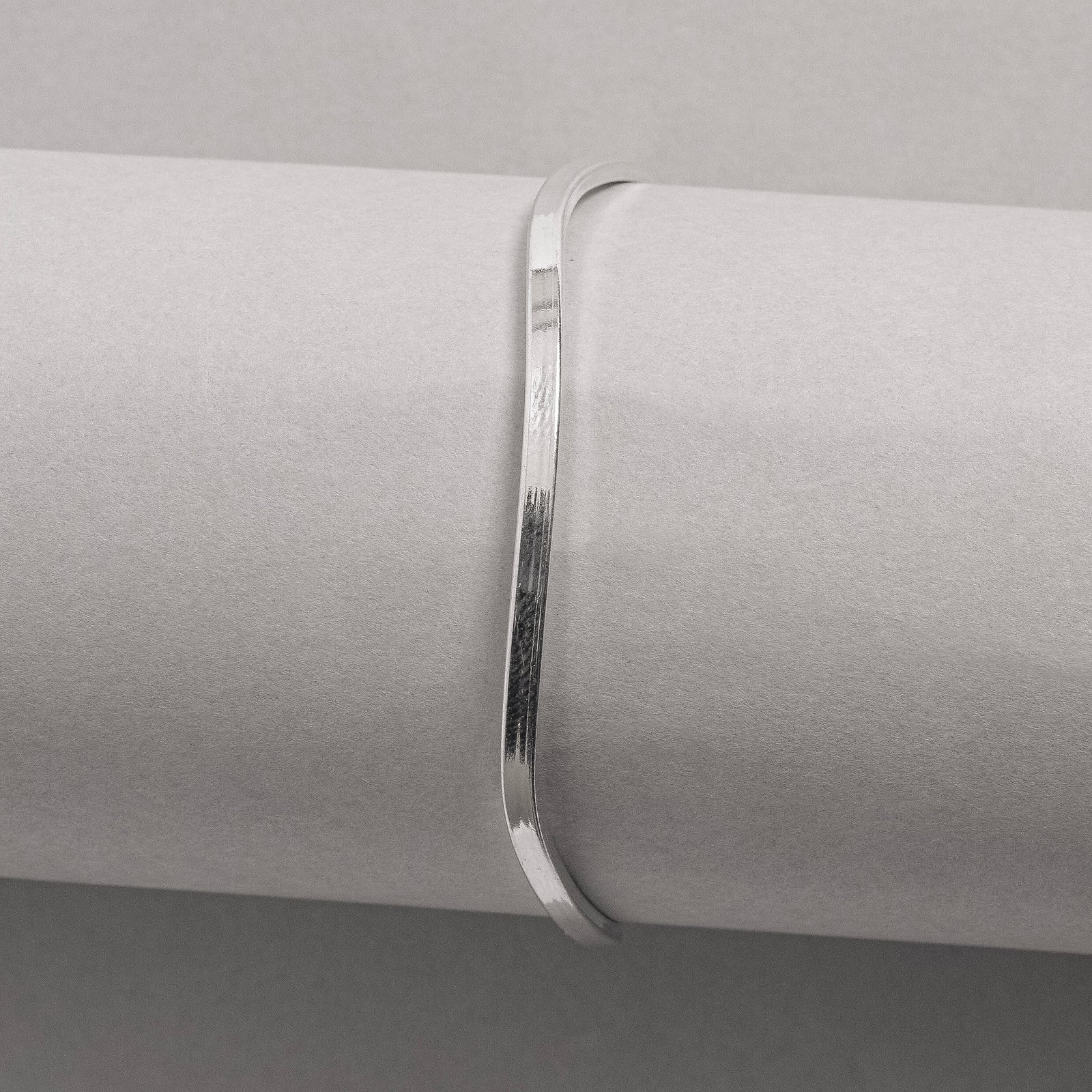 Bracelete 2.3 fio quadrado ondulado