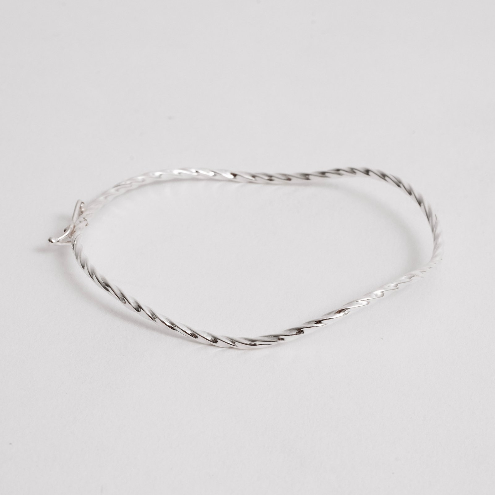 Bracelete 2.0 fio torcido ondulado