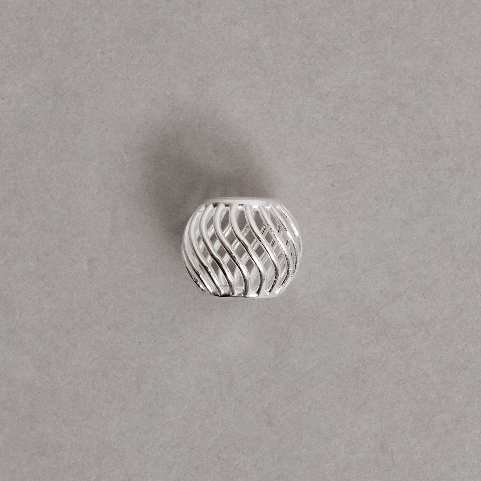 Berloque separador vazado ondulado 10mm