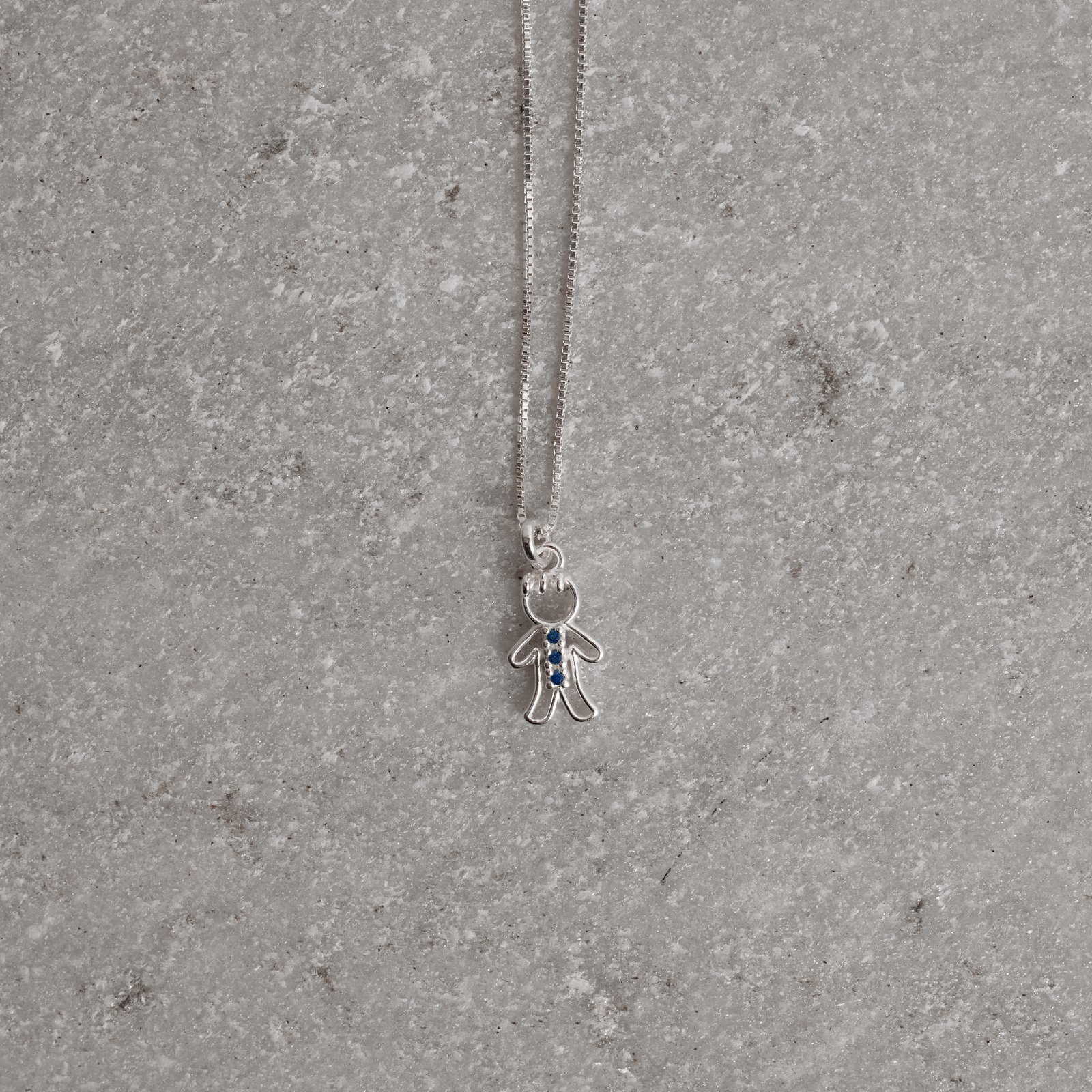 Colar pingente menino detalhe 3 zircônias azul 12mm 45cm