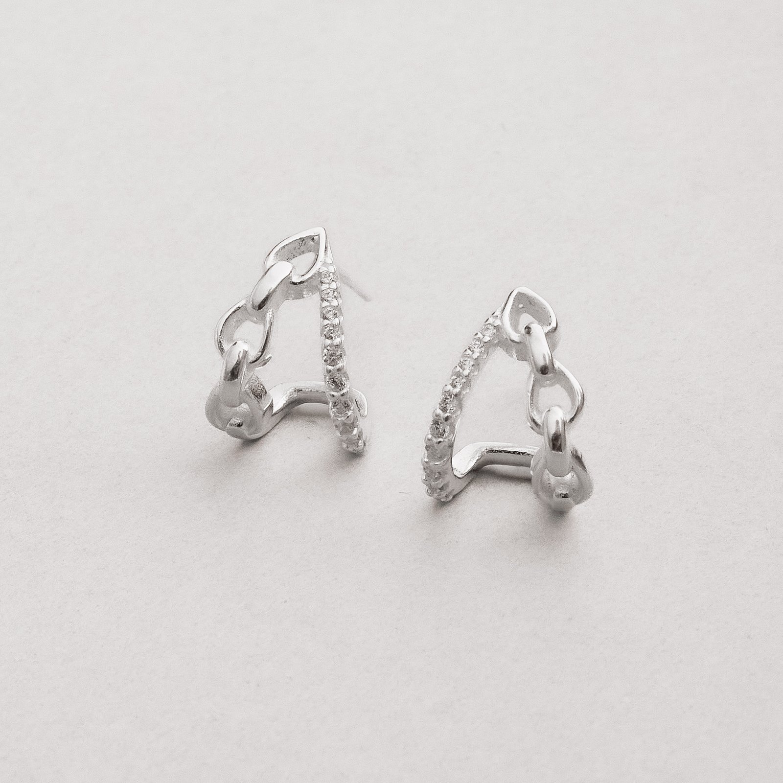 Argola gota vazada fio corrente e cravejado 13mm tarraxa