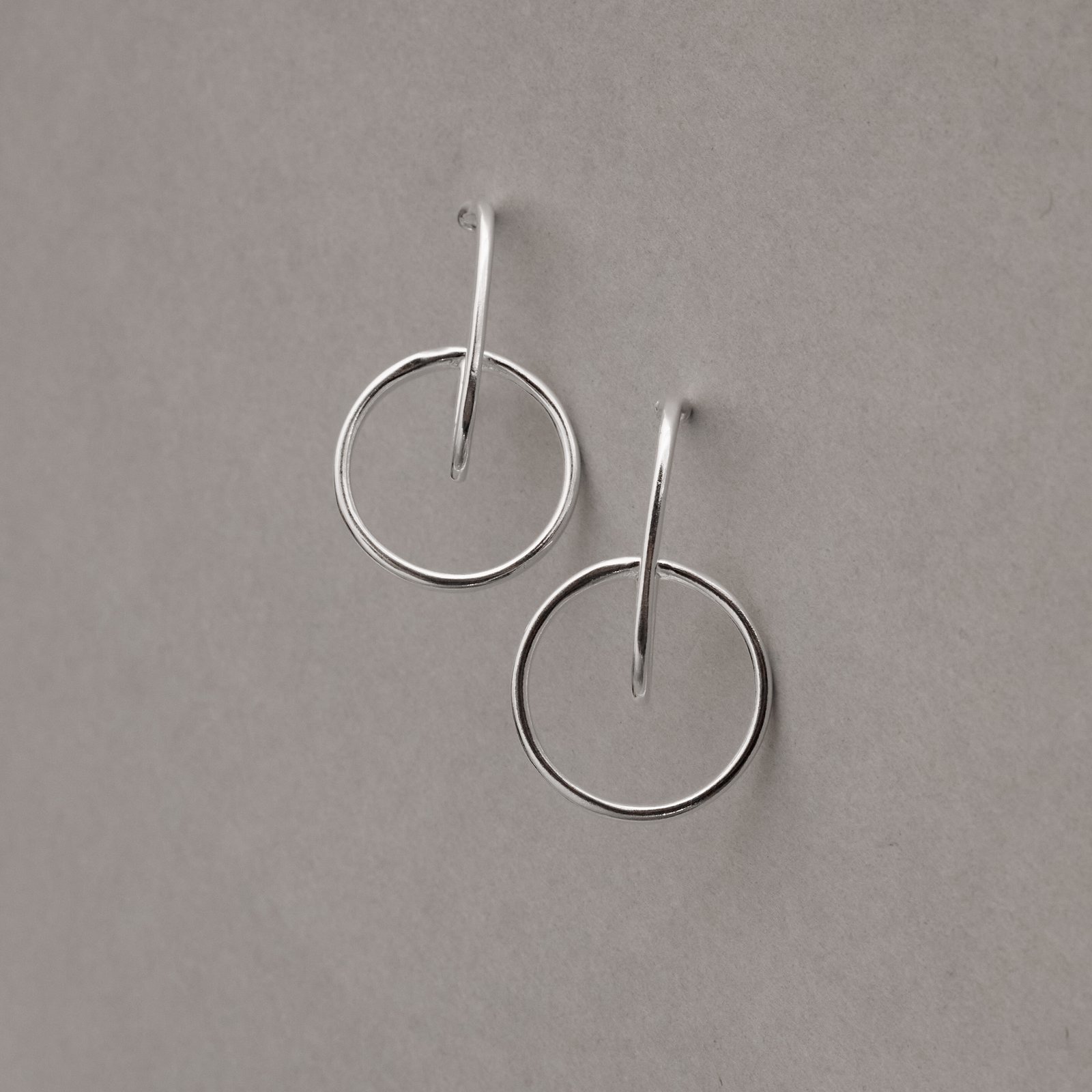 Brinco ear hook com argola 29mm