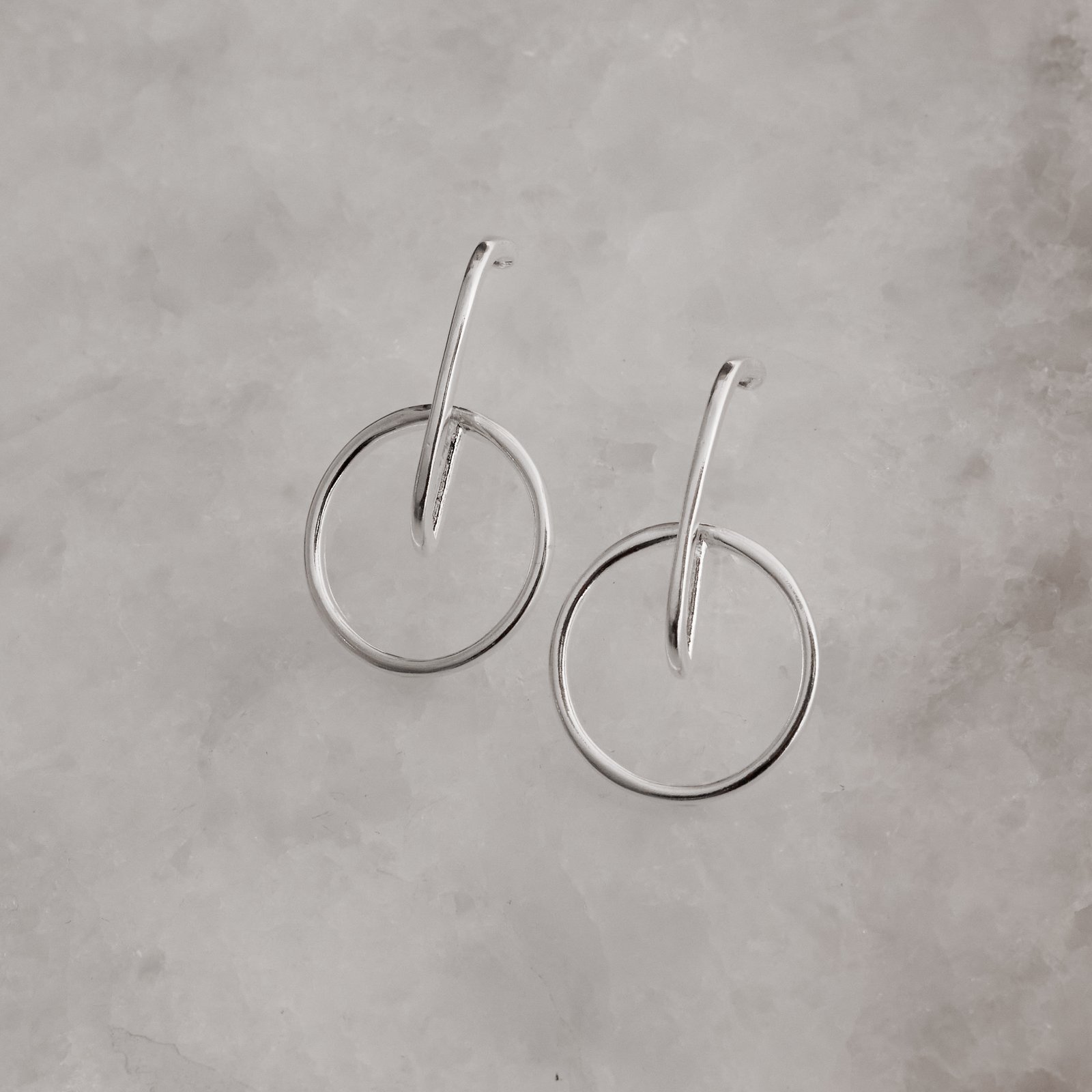Brinco ear hook com argola 29mm