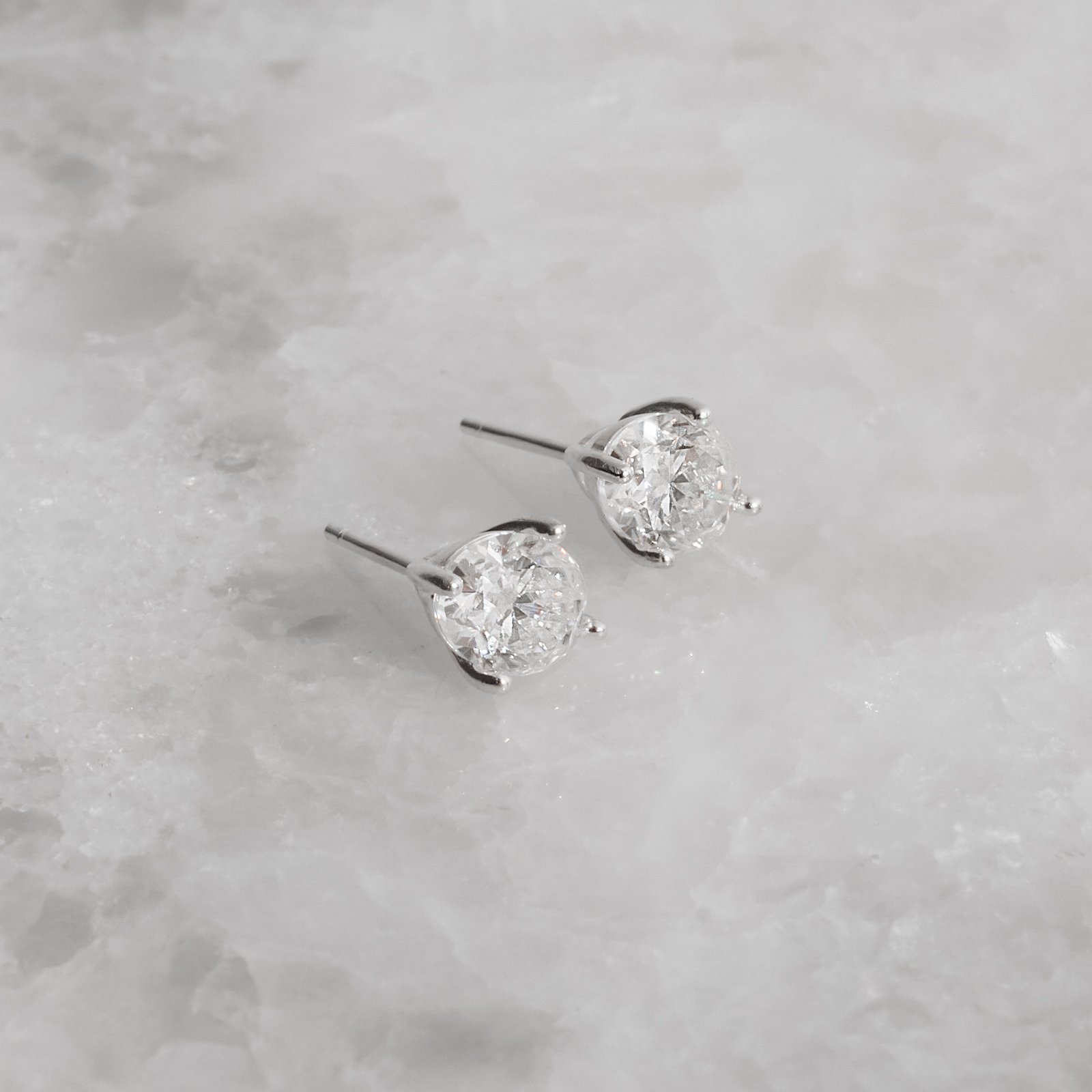 Brinco moissanite oval 8x6mm