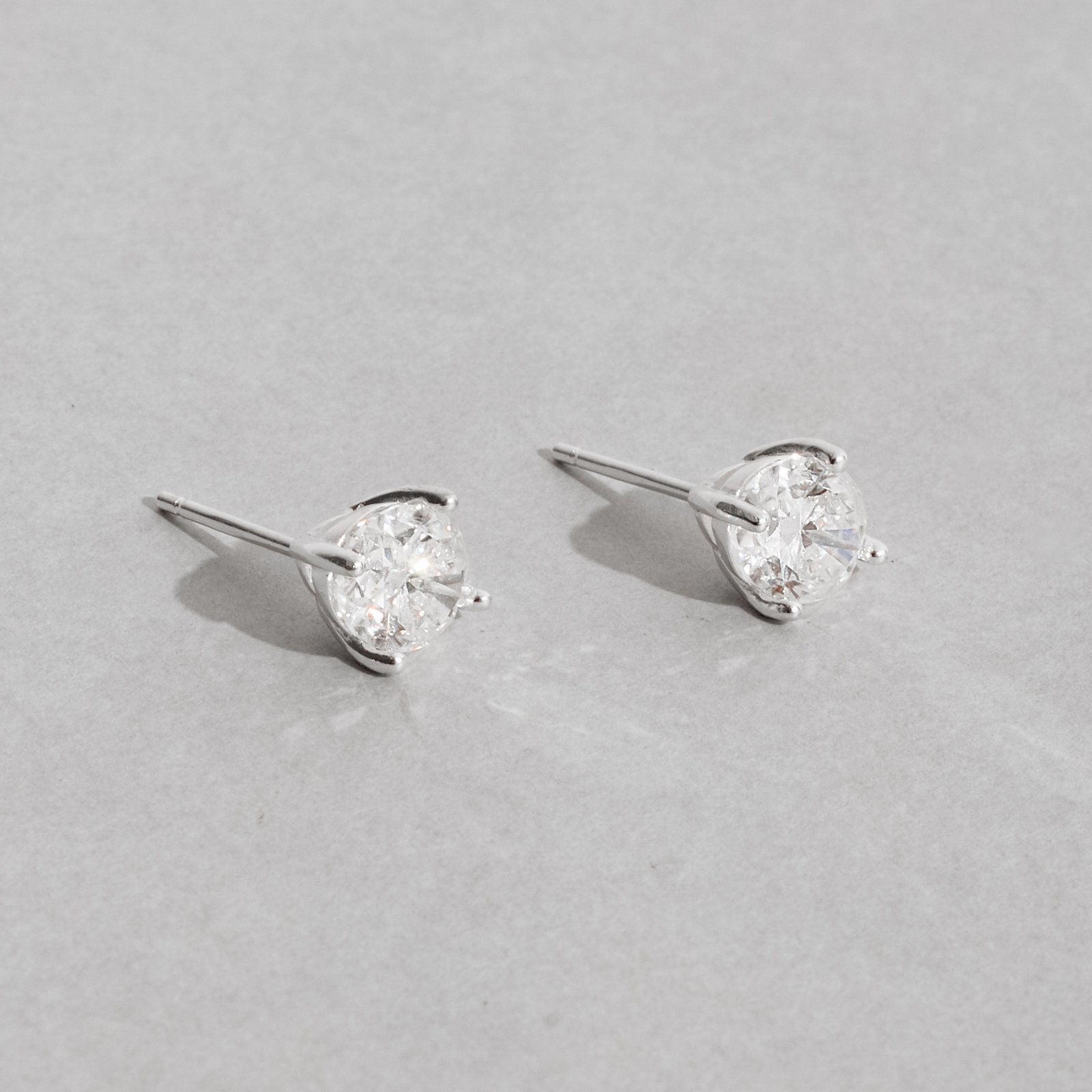 Brinco moissanite oval 8x6mm