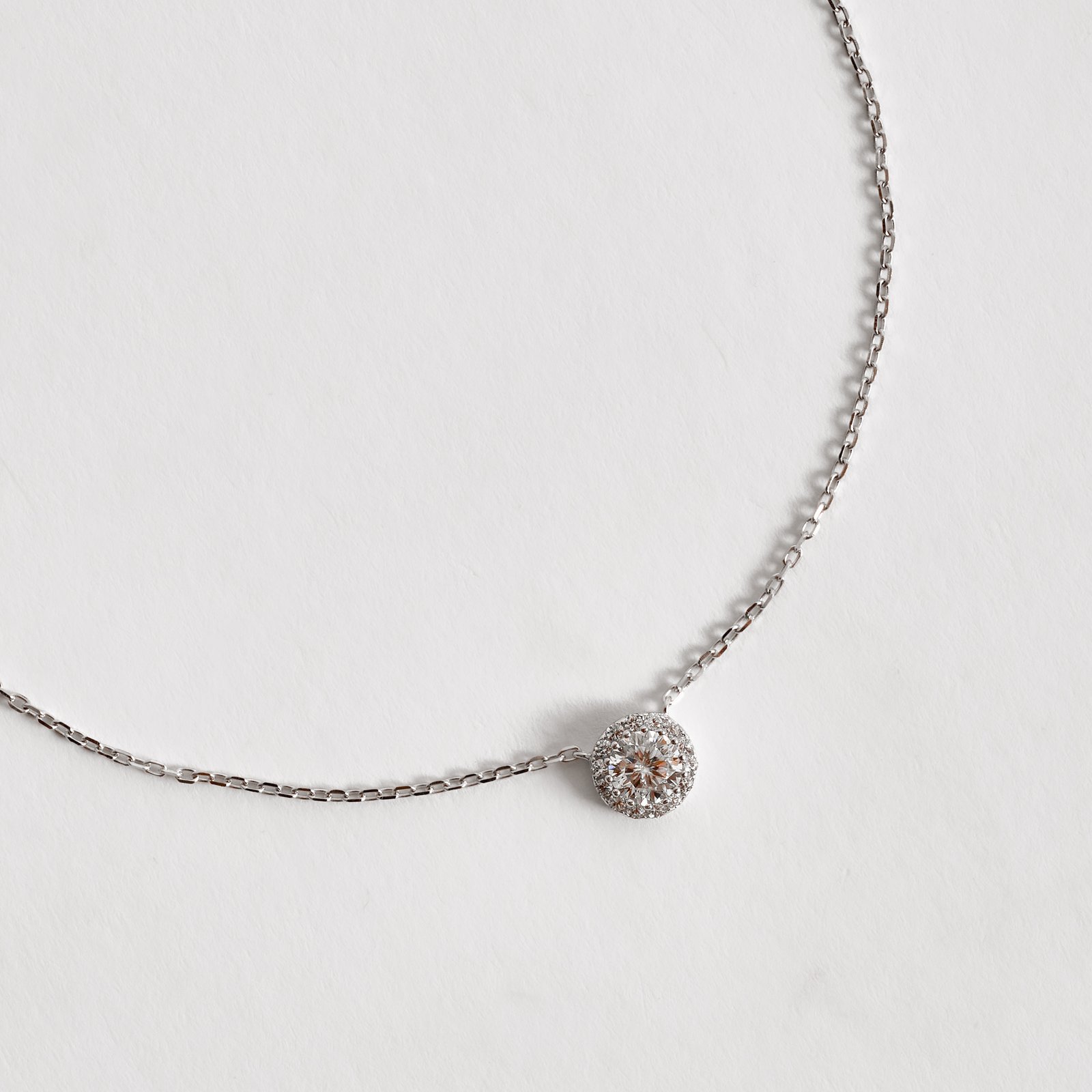 Colar entremeio moissanite cristal 5mm com cravejado corrente cadeadinho 45cm ródio