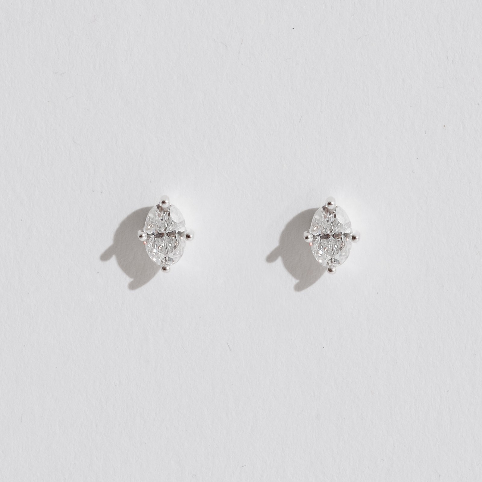 Brinco moissanite oval 6x4mm