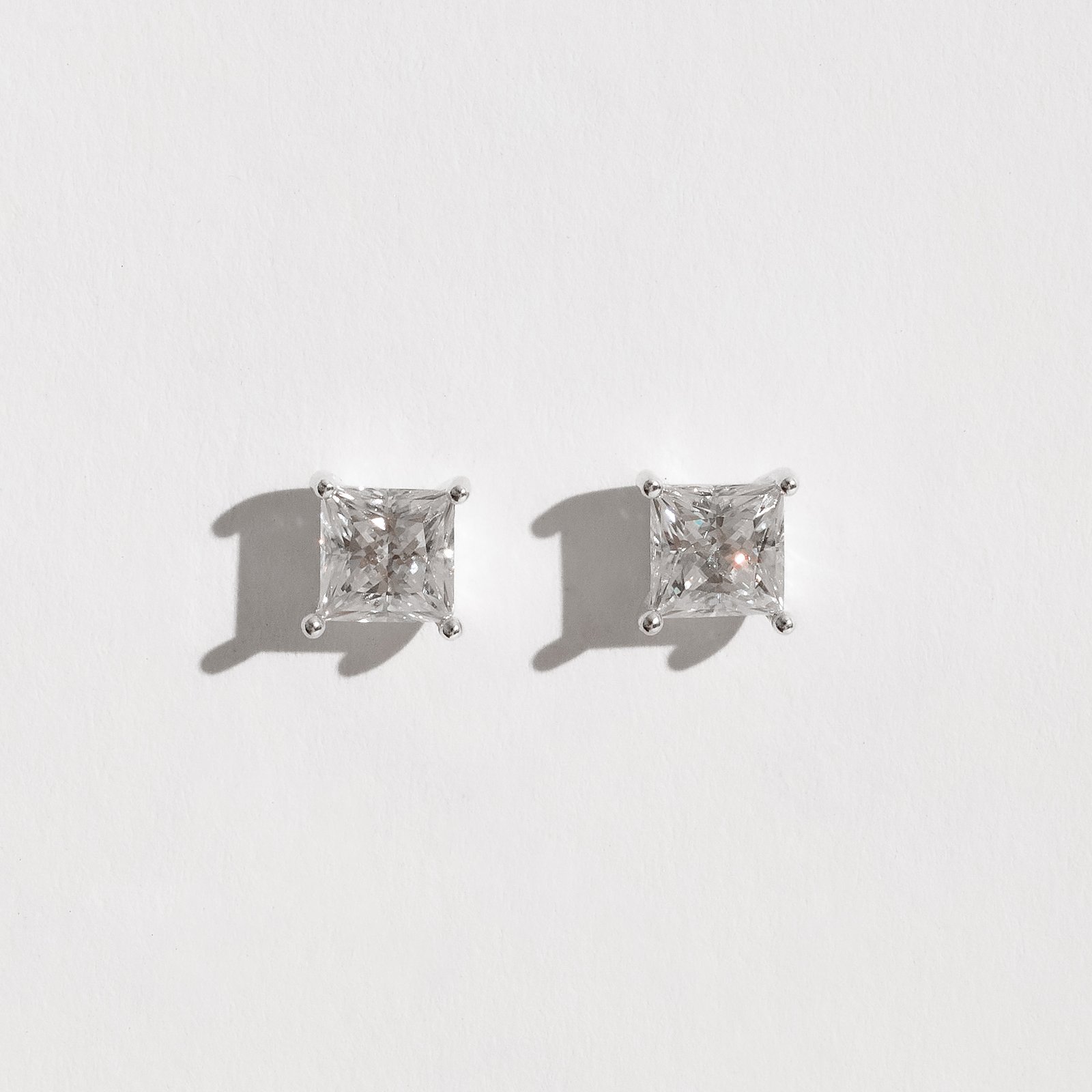Brinco moissanite losango cristal 6x6mm