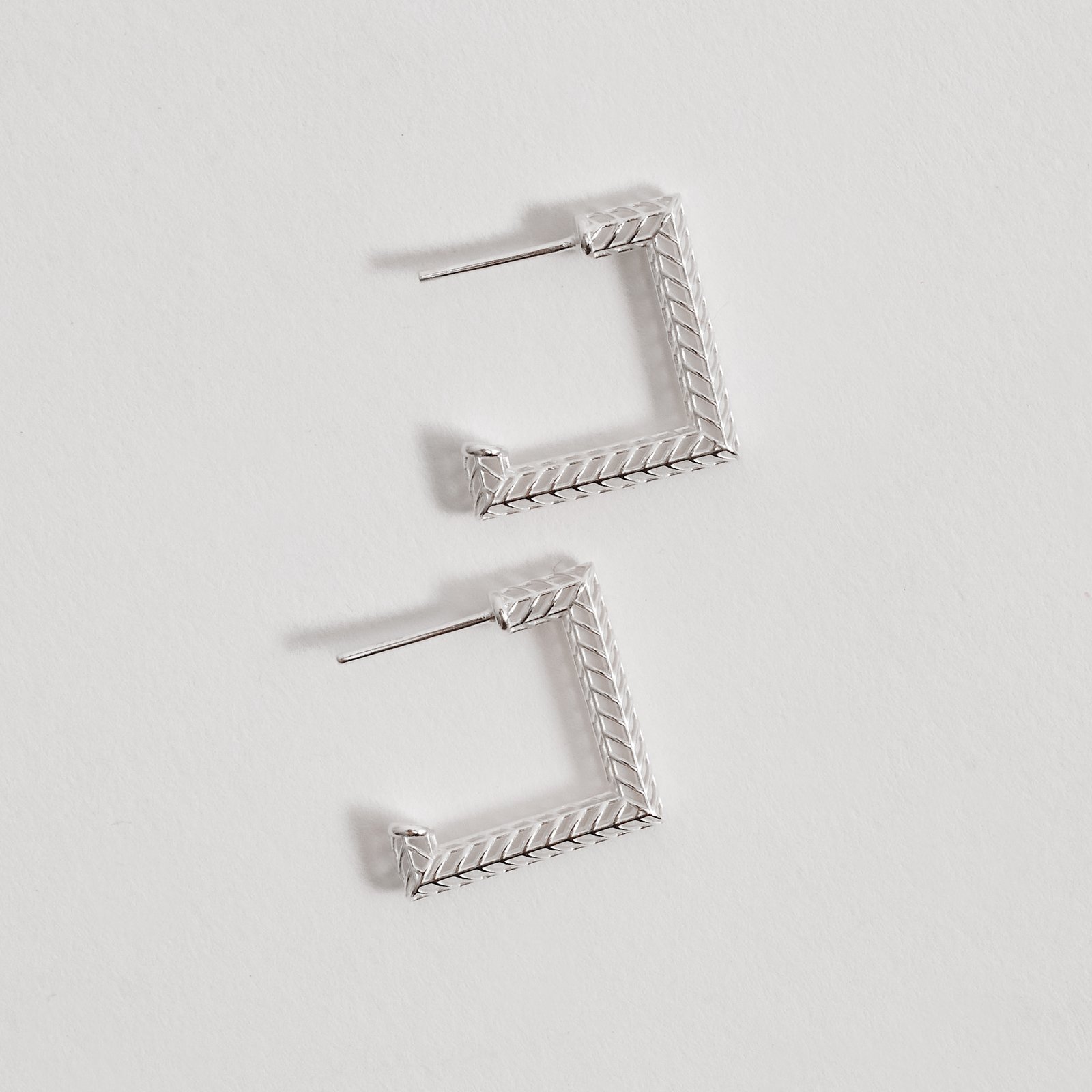 Argola quadrada renda Italiana 17mm tarraxa