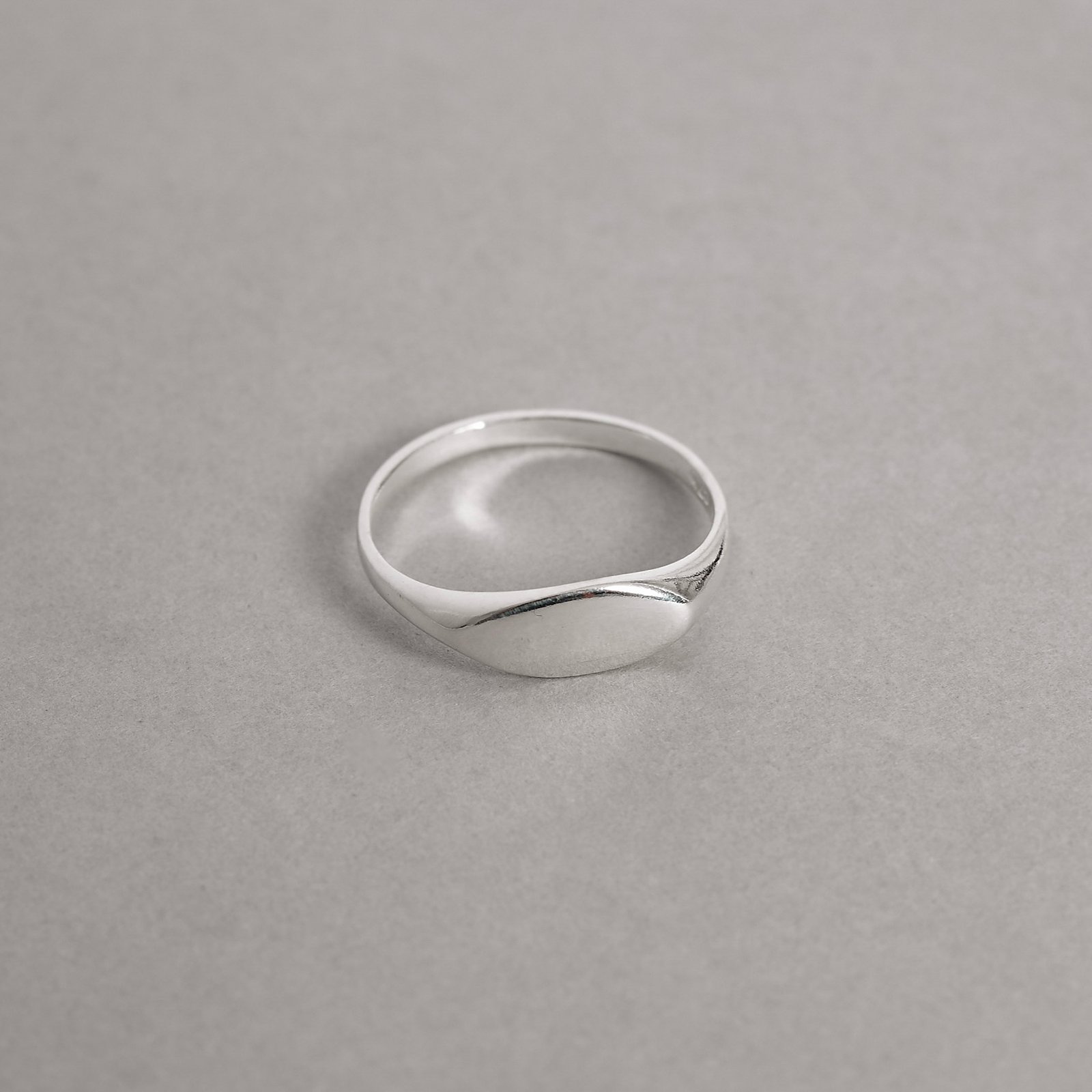 Anel detalhe oval