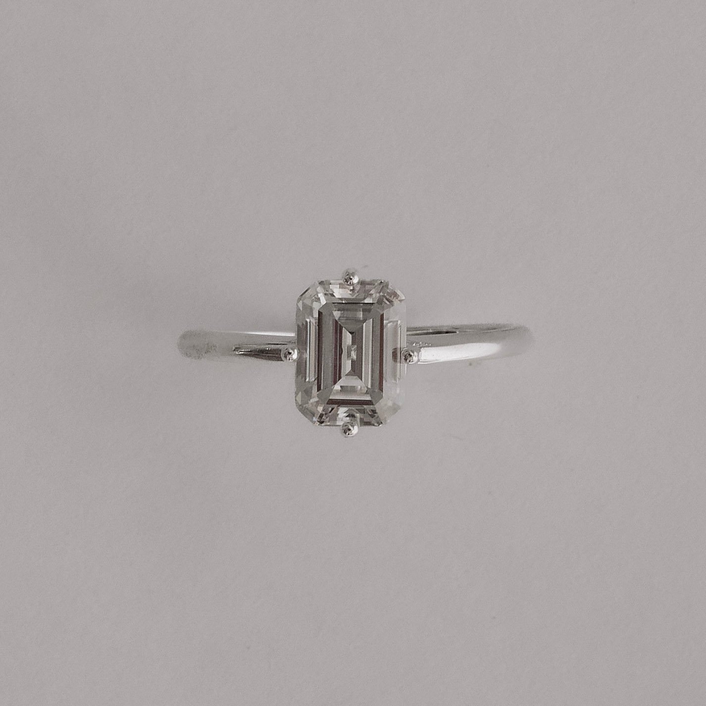Anel solitário moissanite emerald 8x6mm