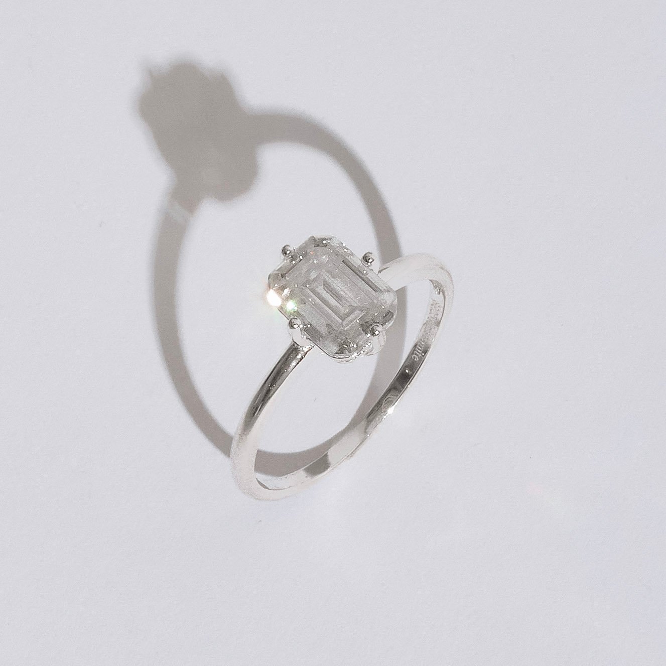Anel solitário moissanite emerald 8x6mm