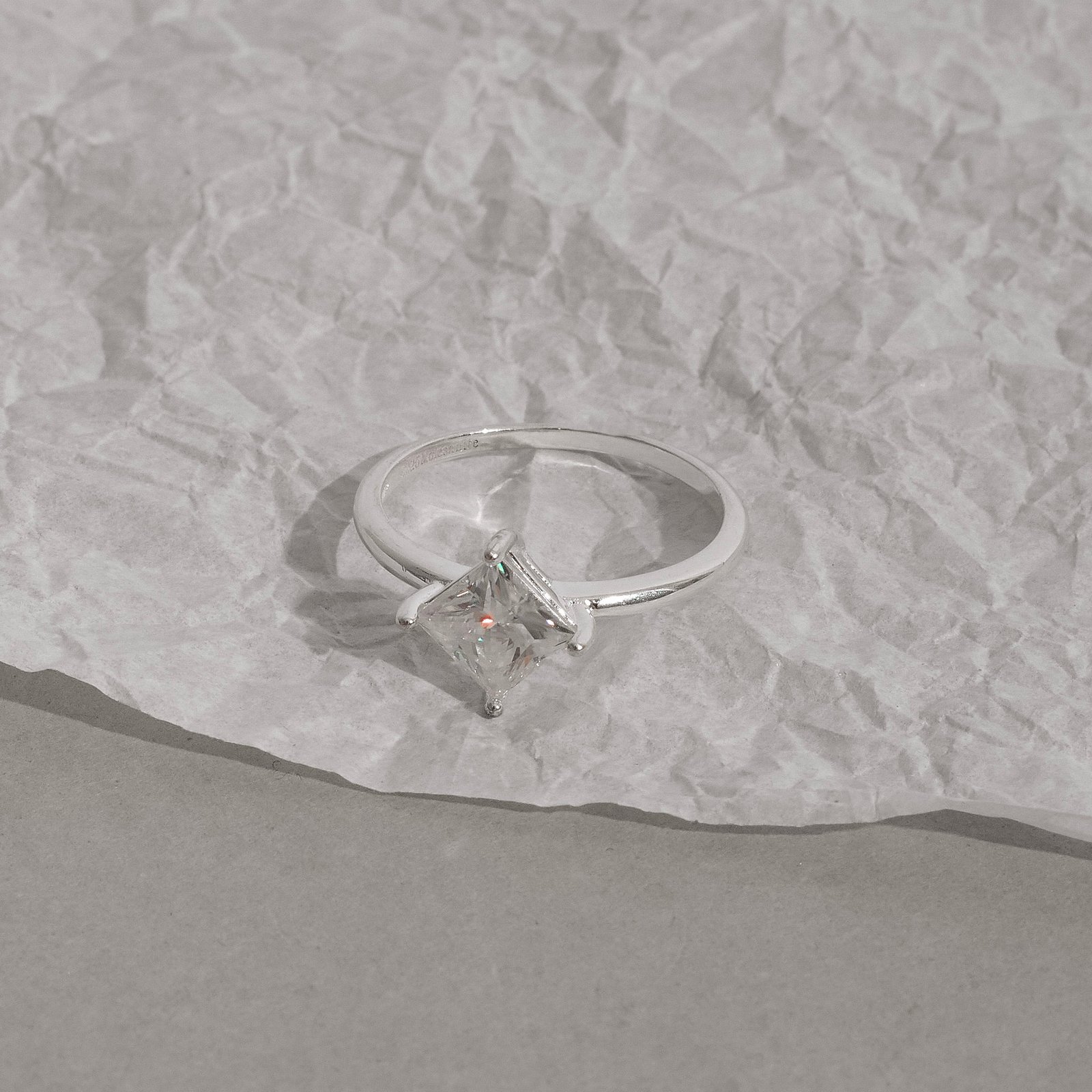 Anel solitário moissanite losango cristal 6x6mm