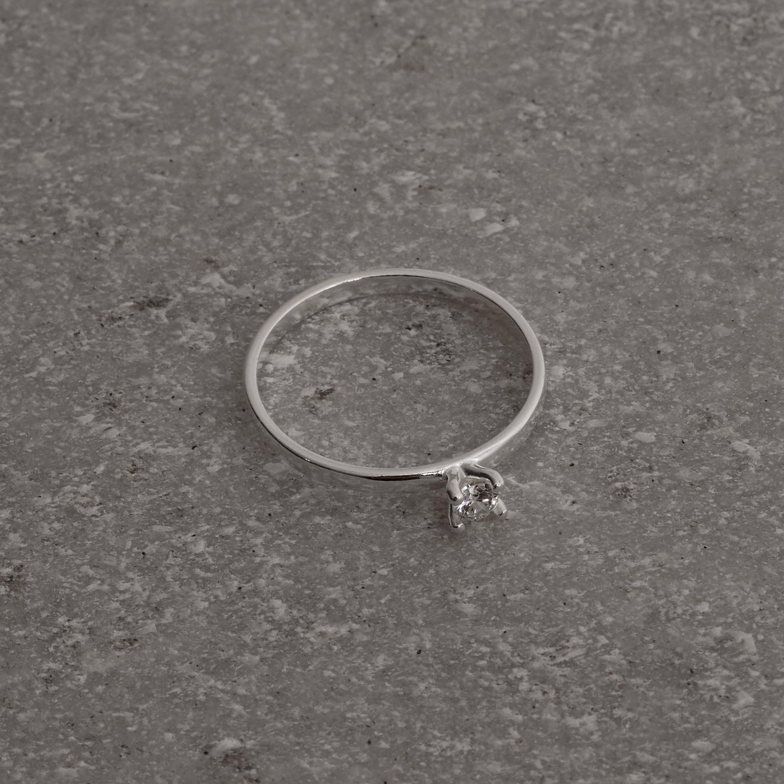 Anel solitário zircônia 3mm fio quadrado