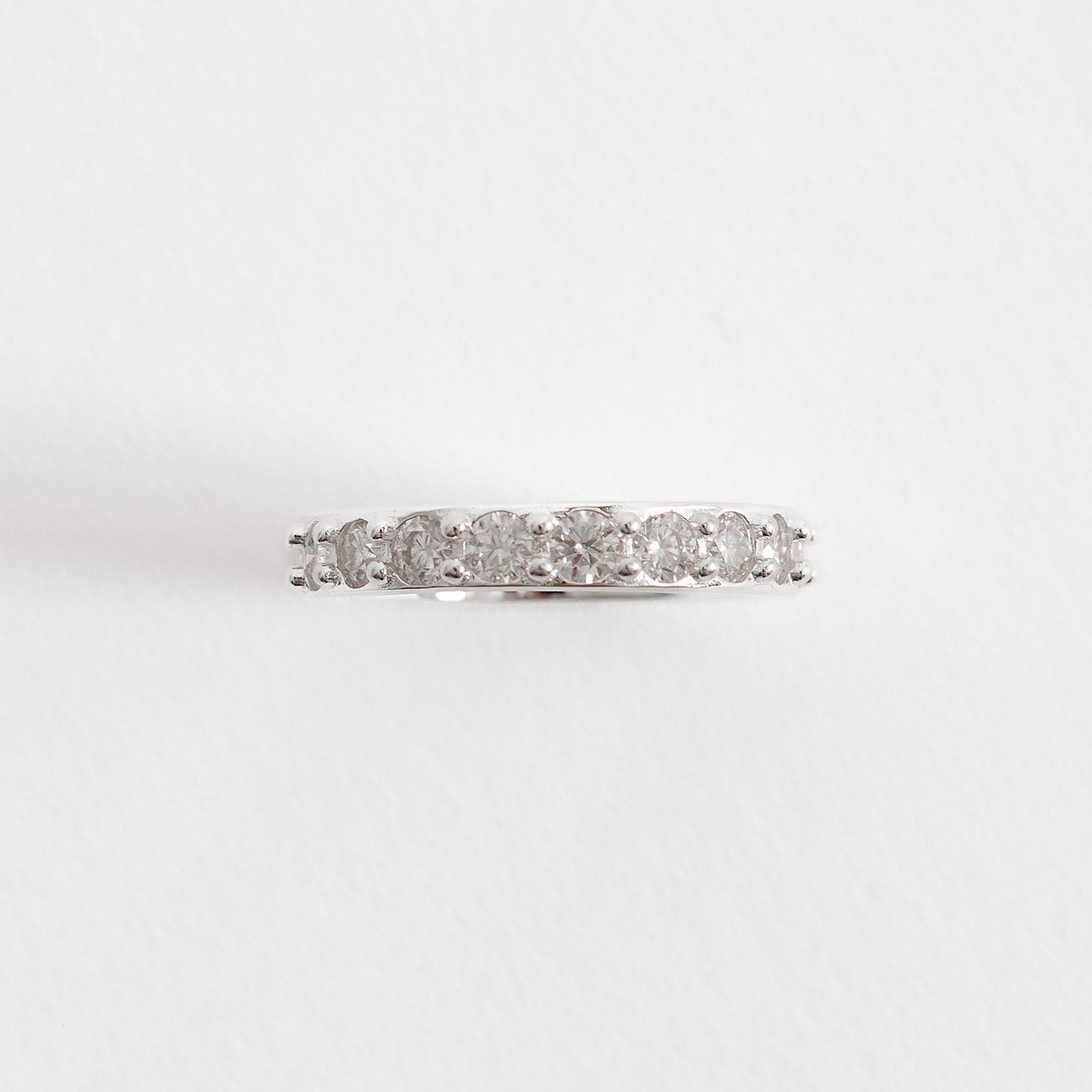 Anel aliança cravejada com moissanites 3mm