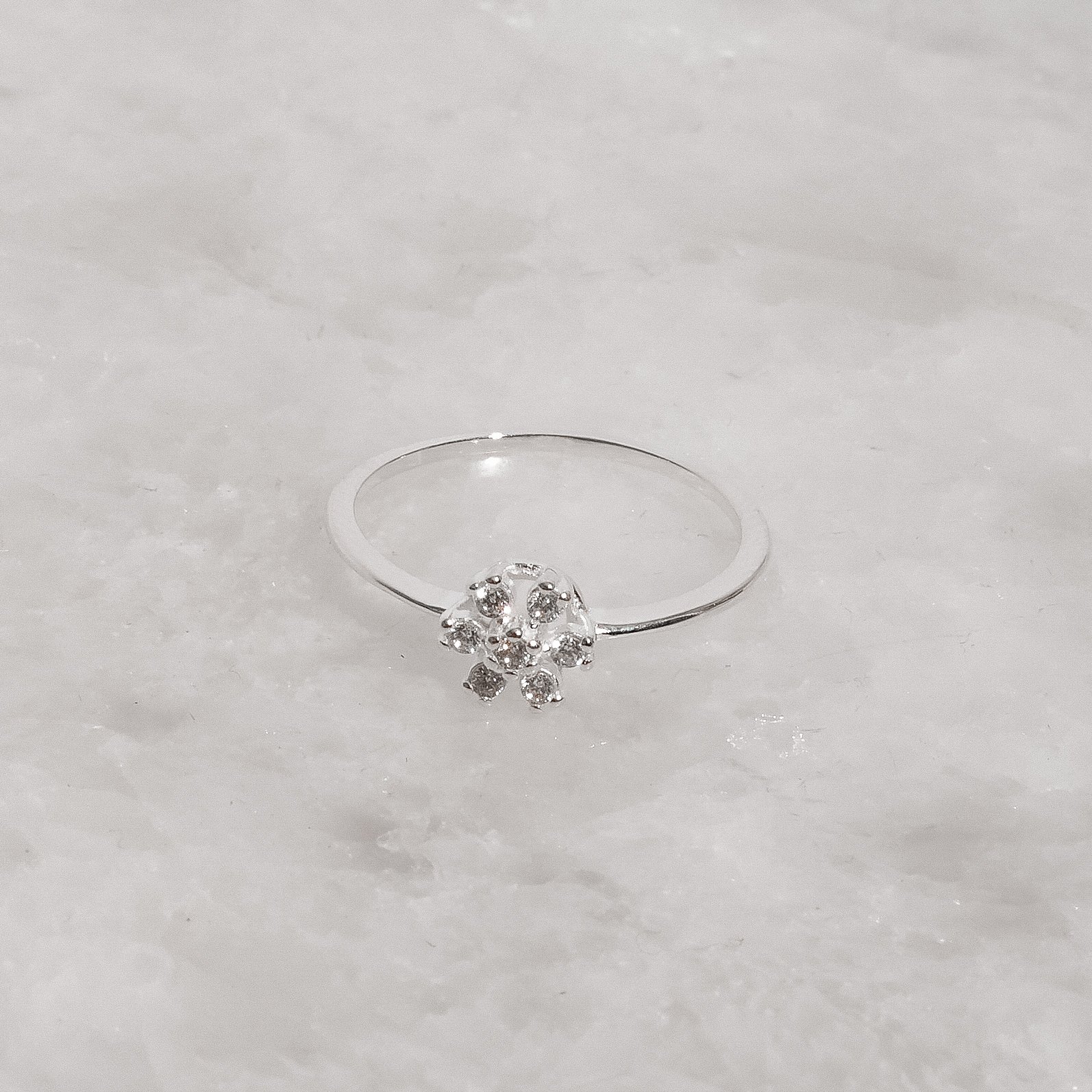Anel flor com zircônias