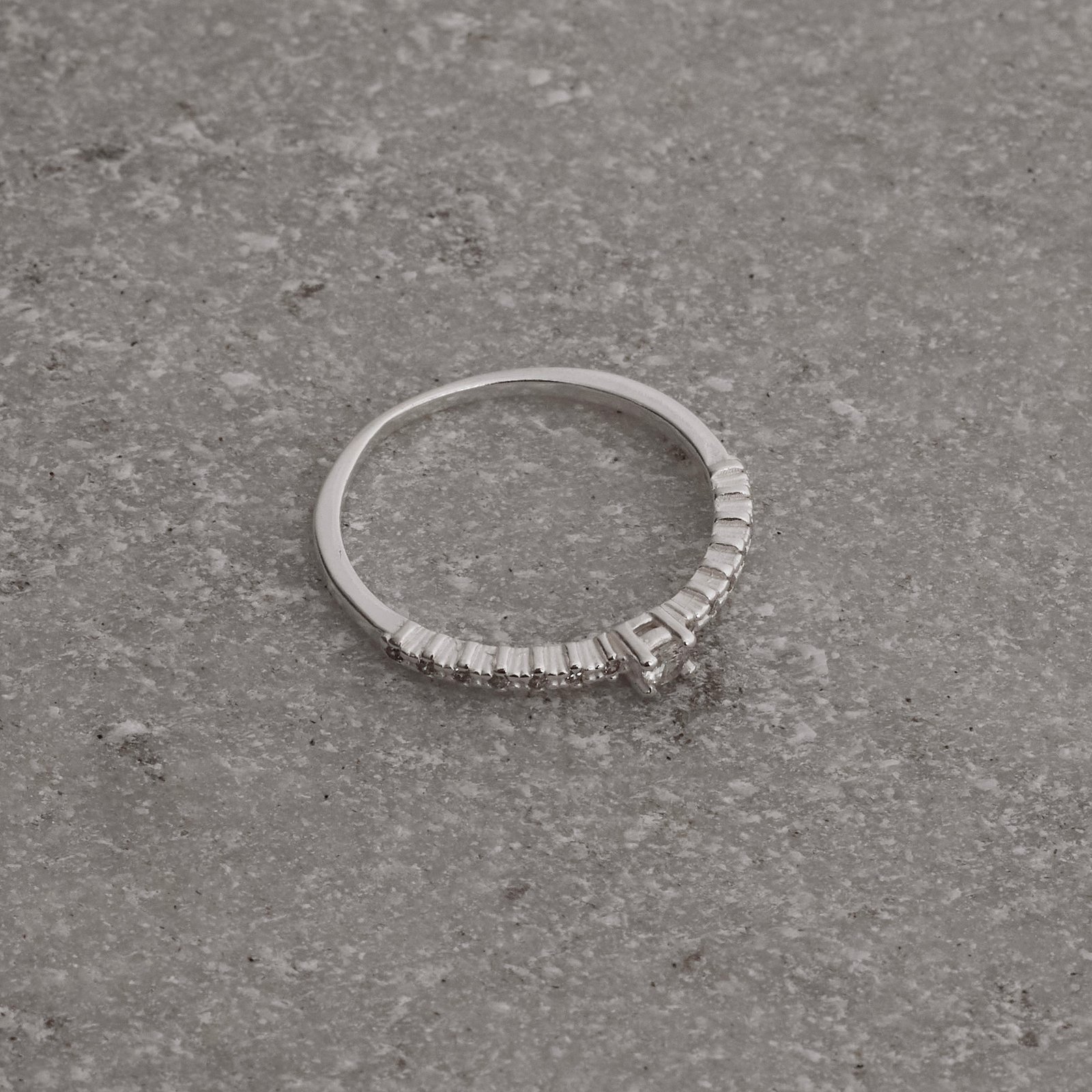 Anel meia aliança com solitário 3mm