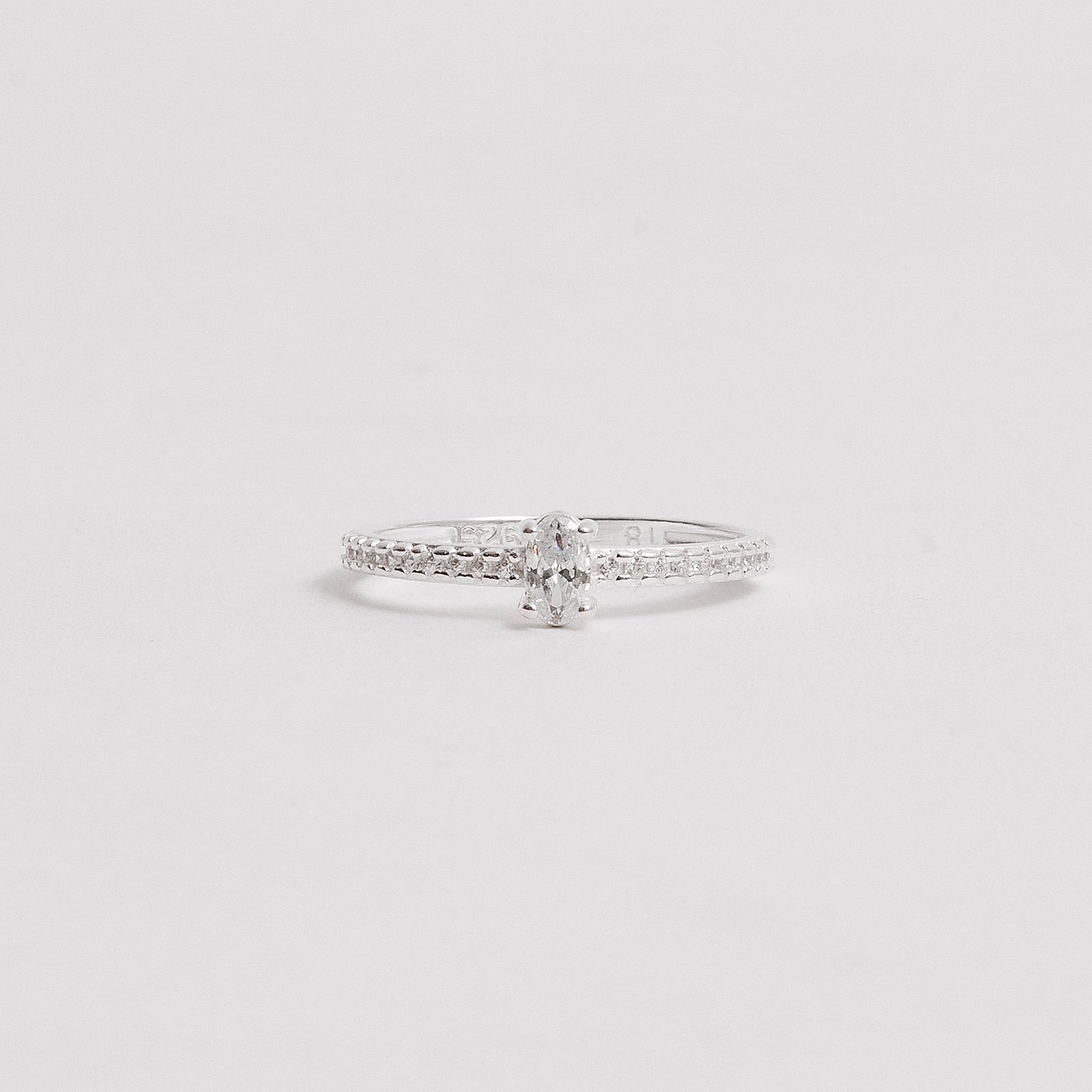 Anel zircônia oval 5mm com cravejado