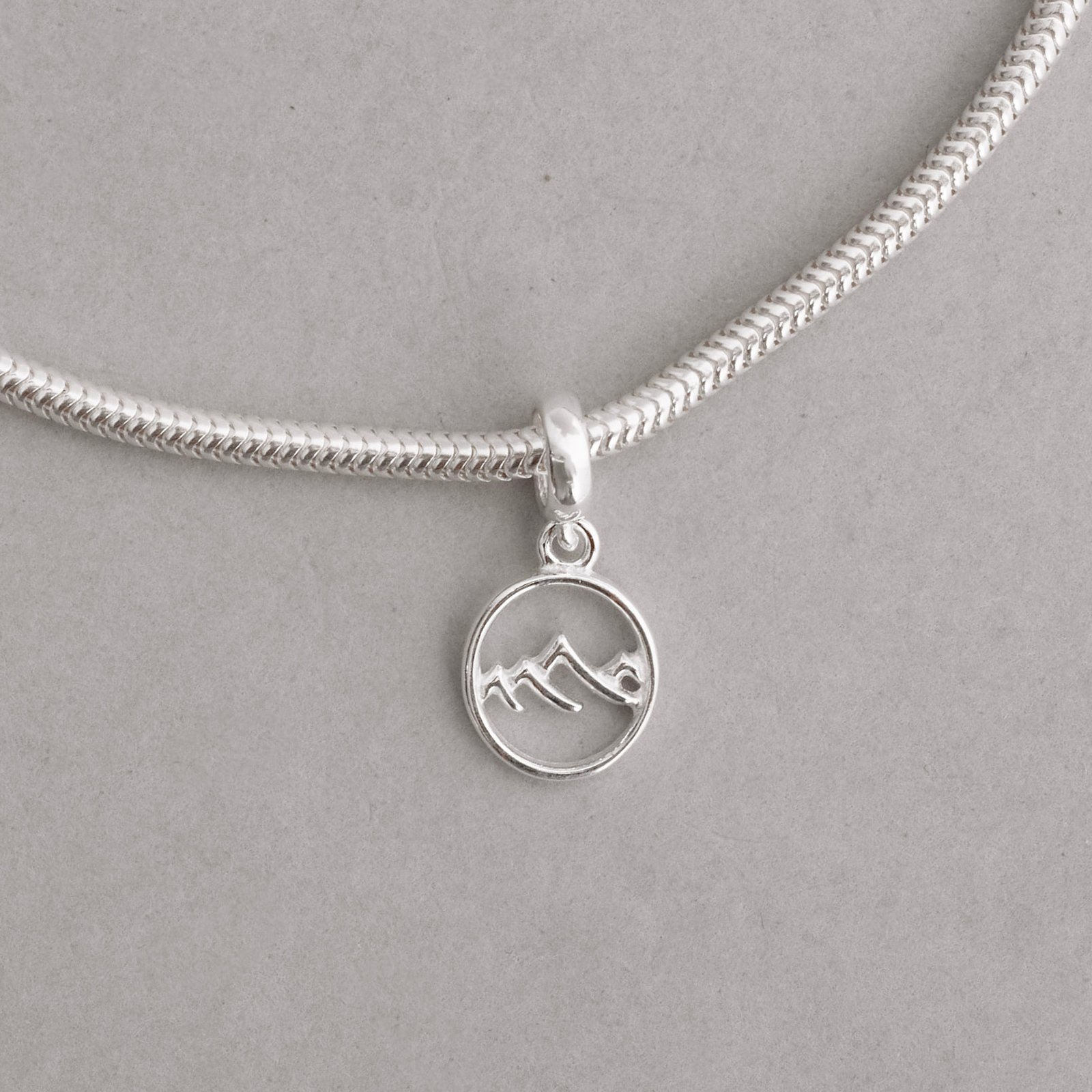 Berloque pingente medalha montanha 10mm