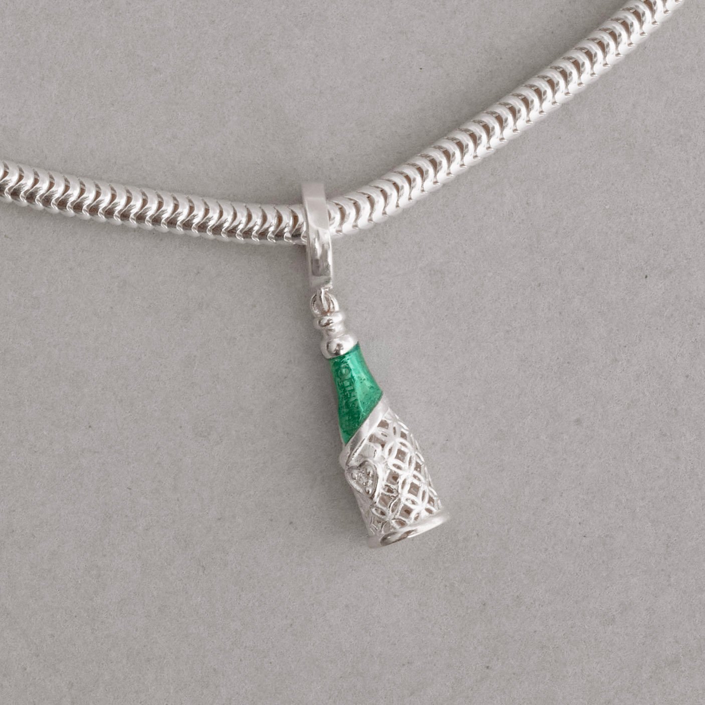 Berloque pingente garrafa de espumante 3D 16mm resina