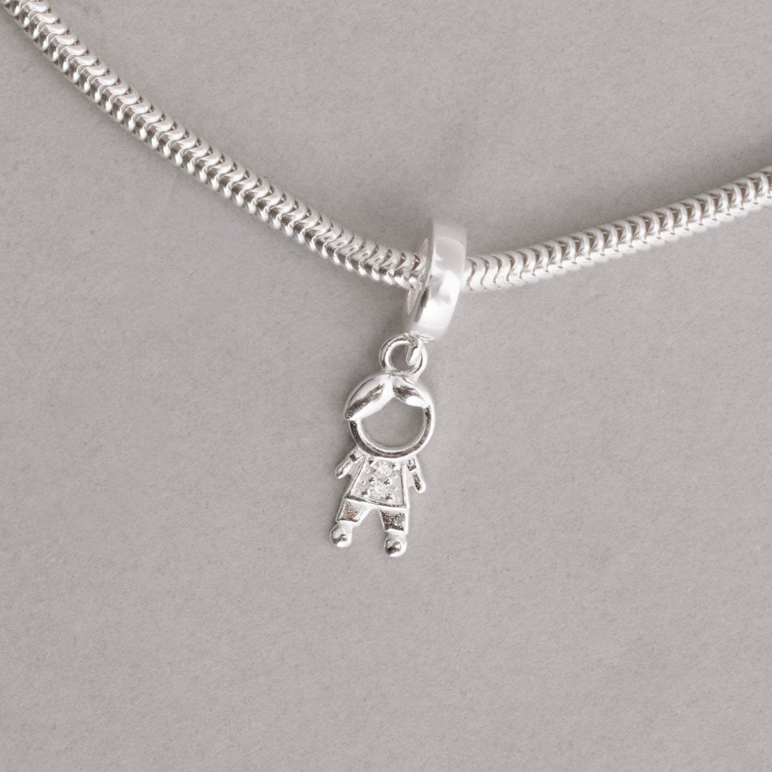 Berloque pingente menino detalhe cravejado 12mm