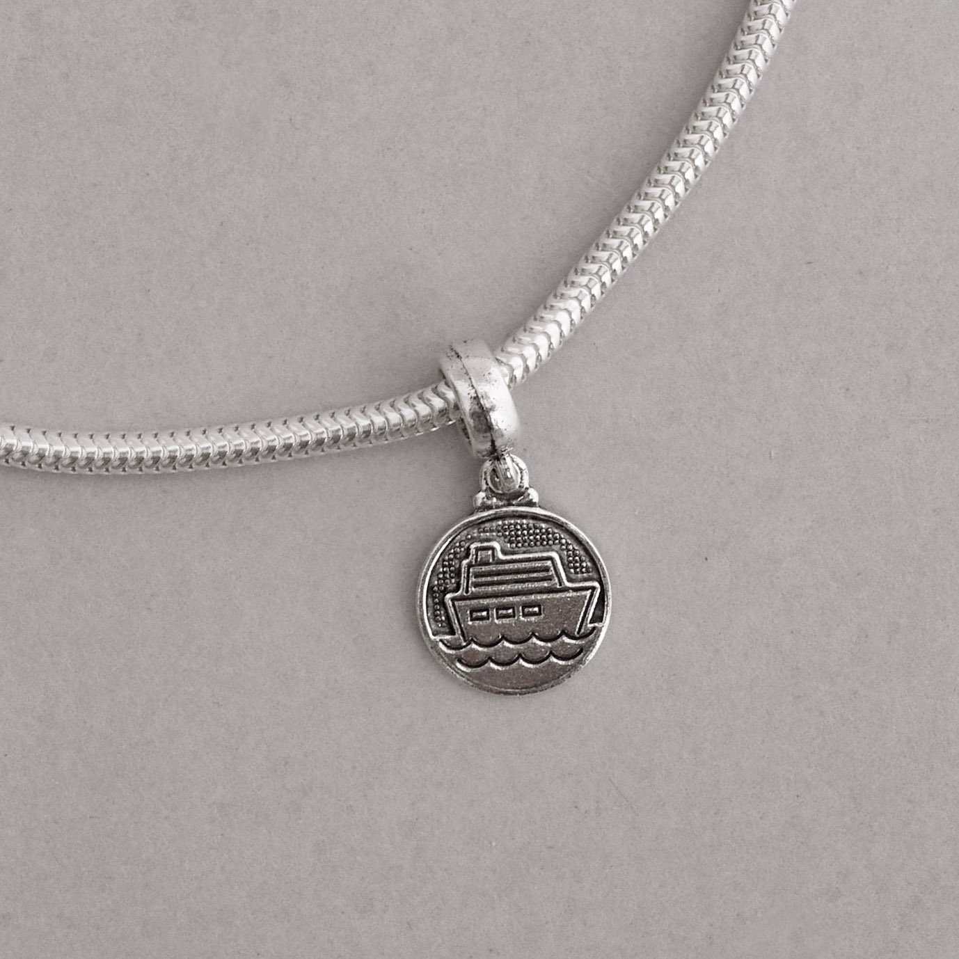 Berloque pingente medalha barco 11mm envelhecido
