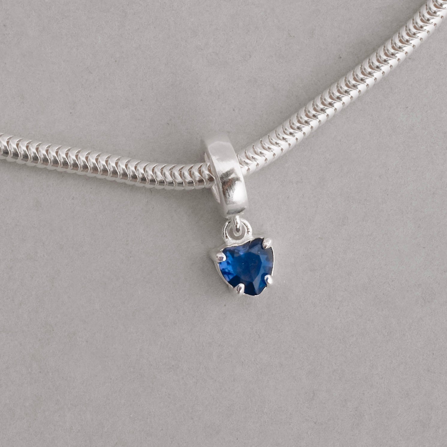 Berloque pingente zircônia coração azul bic 5mm