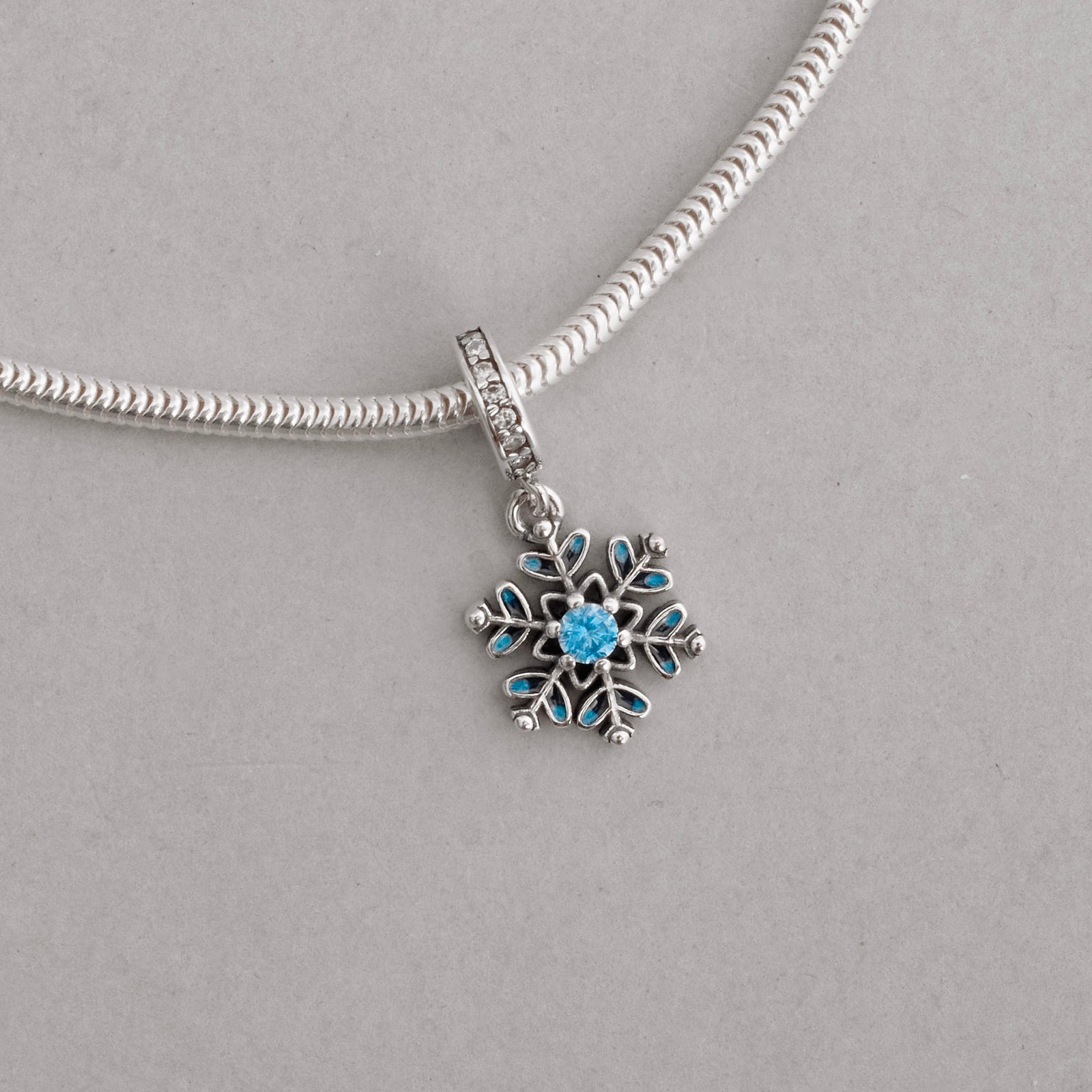 Berloque pingente flocos de neve com zircônia azul 13mm elo cravejado envelhecido