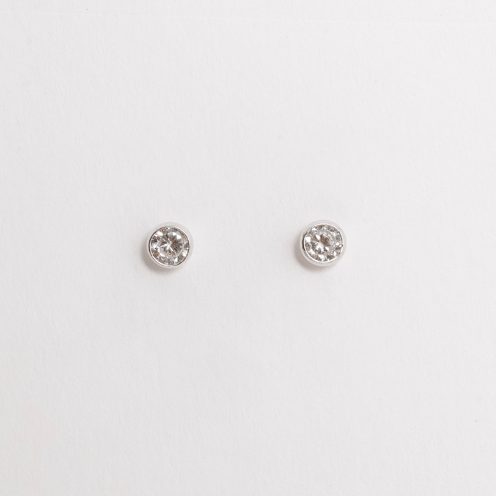 Brinco zircônia europeia redonda embutida 4mm