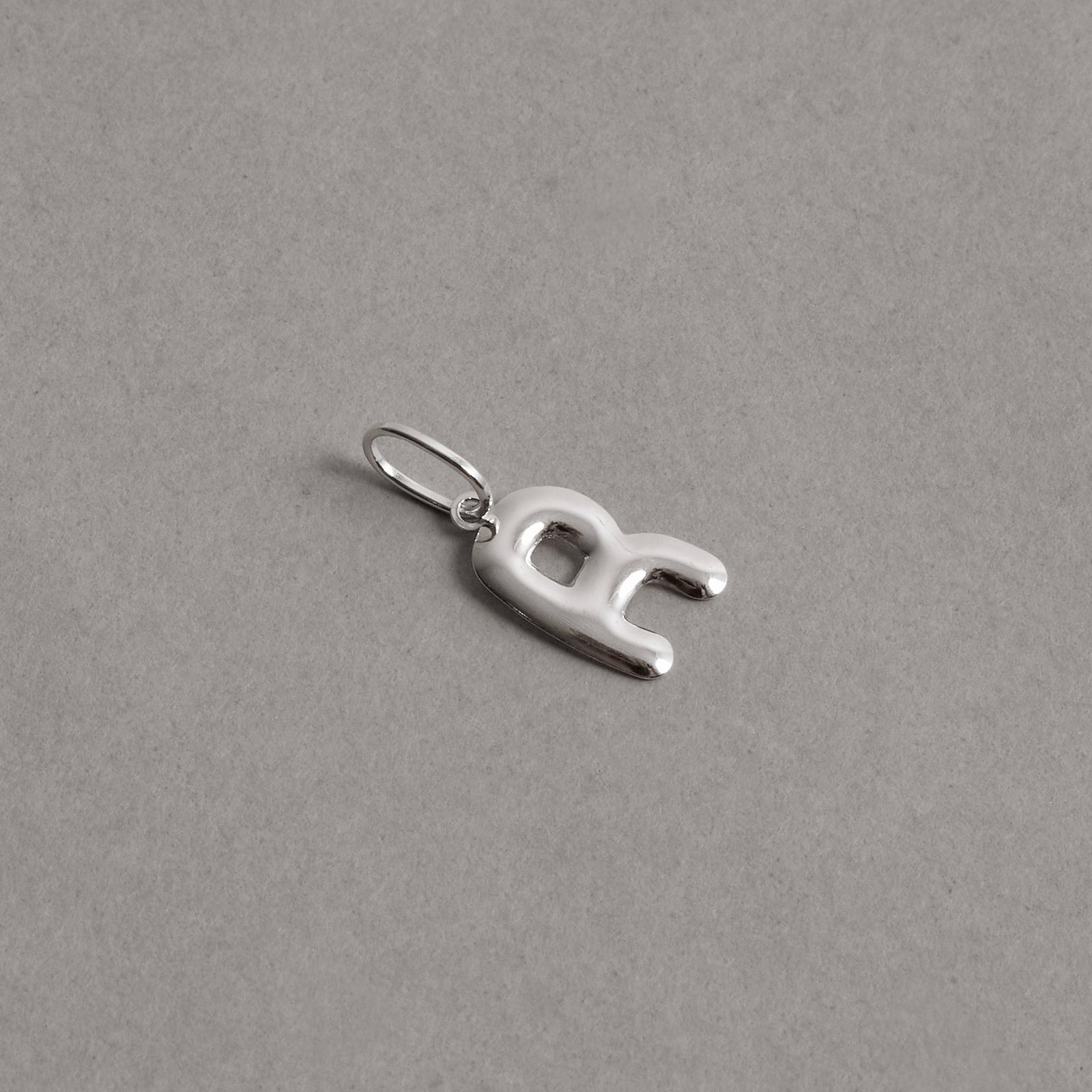 Pingente letra R 15mm