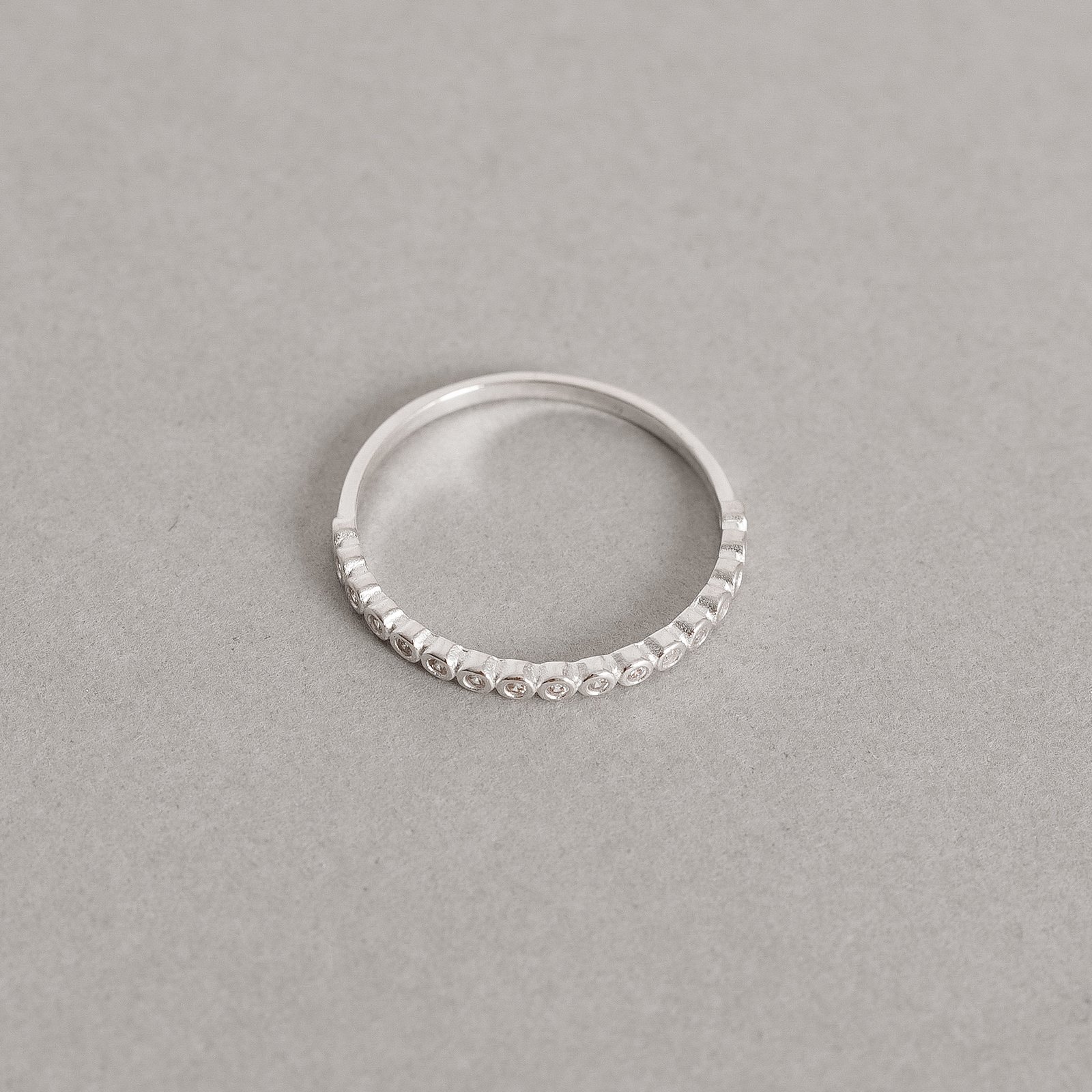 Anel meia aliança bolinhas 1.7mm