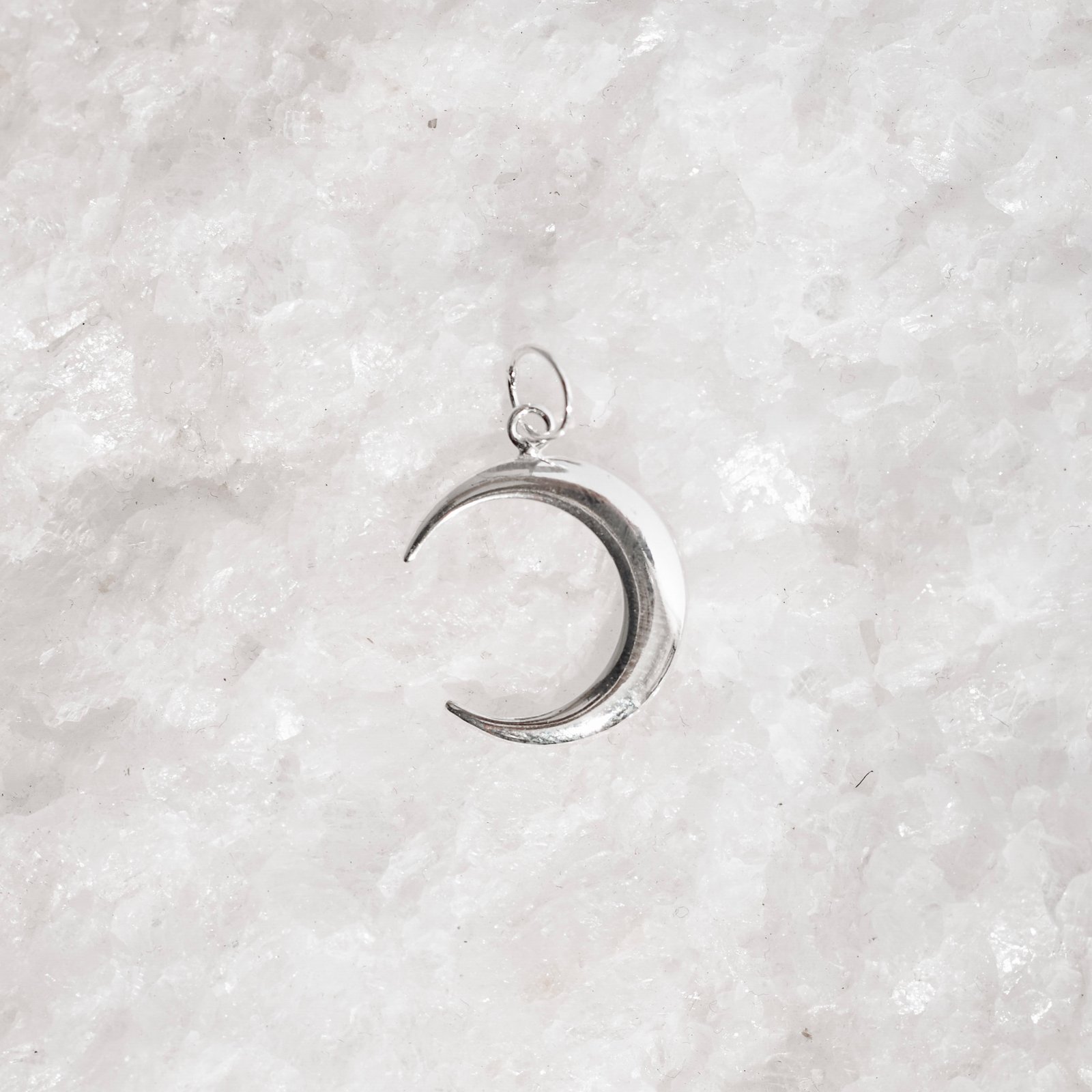 Pingente lua fina 16mm