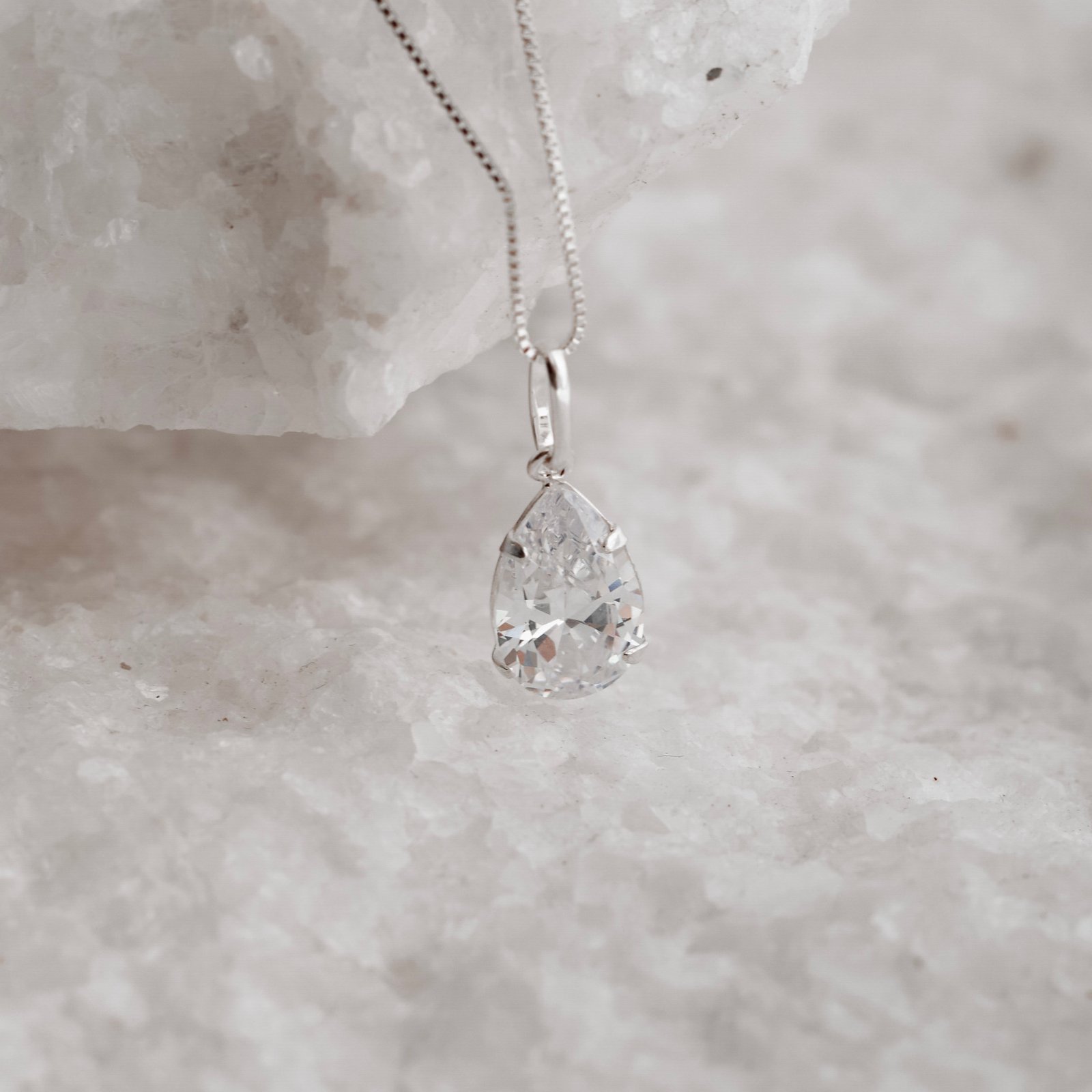 Colar pingente zircônia gota cristal 12mm 45cm