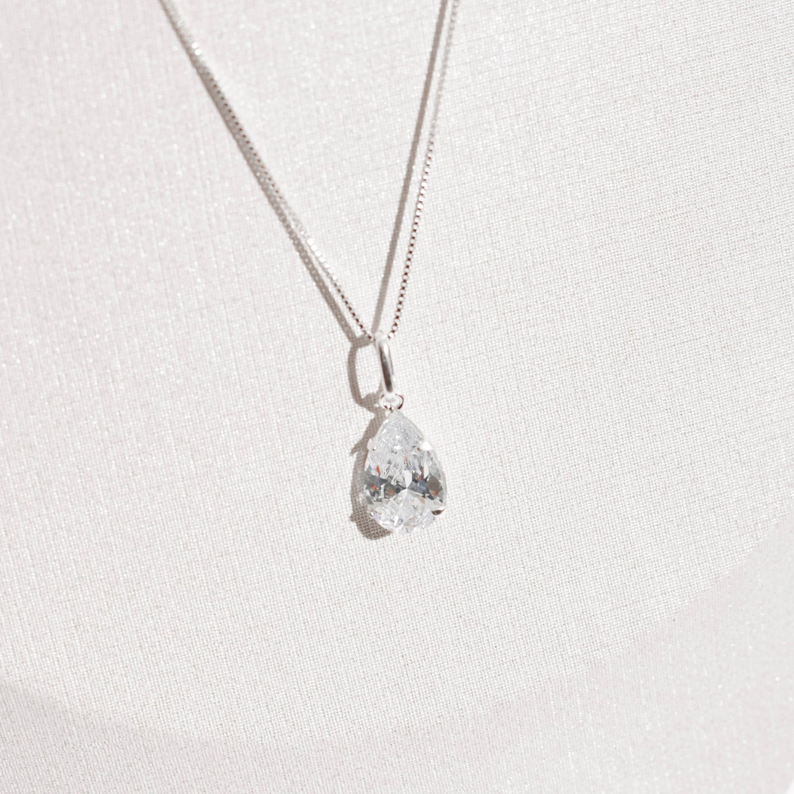 Colar pingente zircônia gota cristal 12mm 45cm