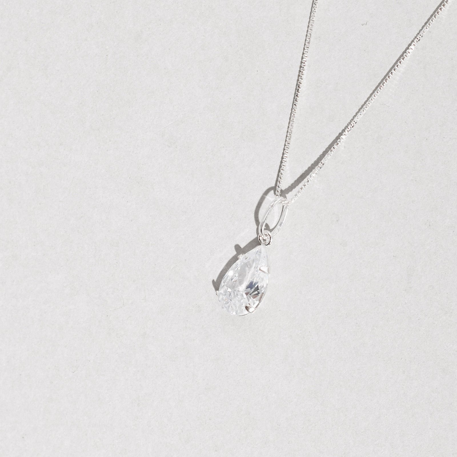 Colar pingente zircônia gota cristal 12mm 45cm