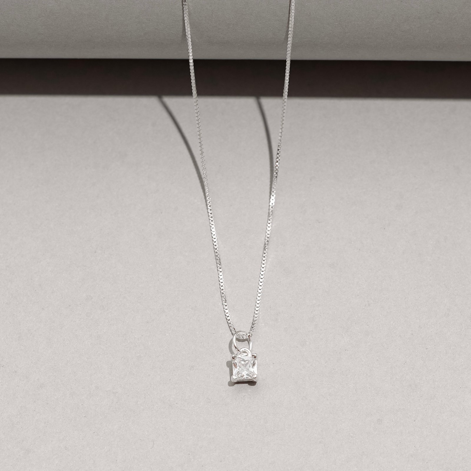 Colar pingente zircônia quadrada caixa alta 4mm 40cm