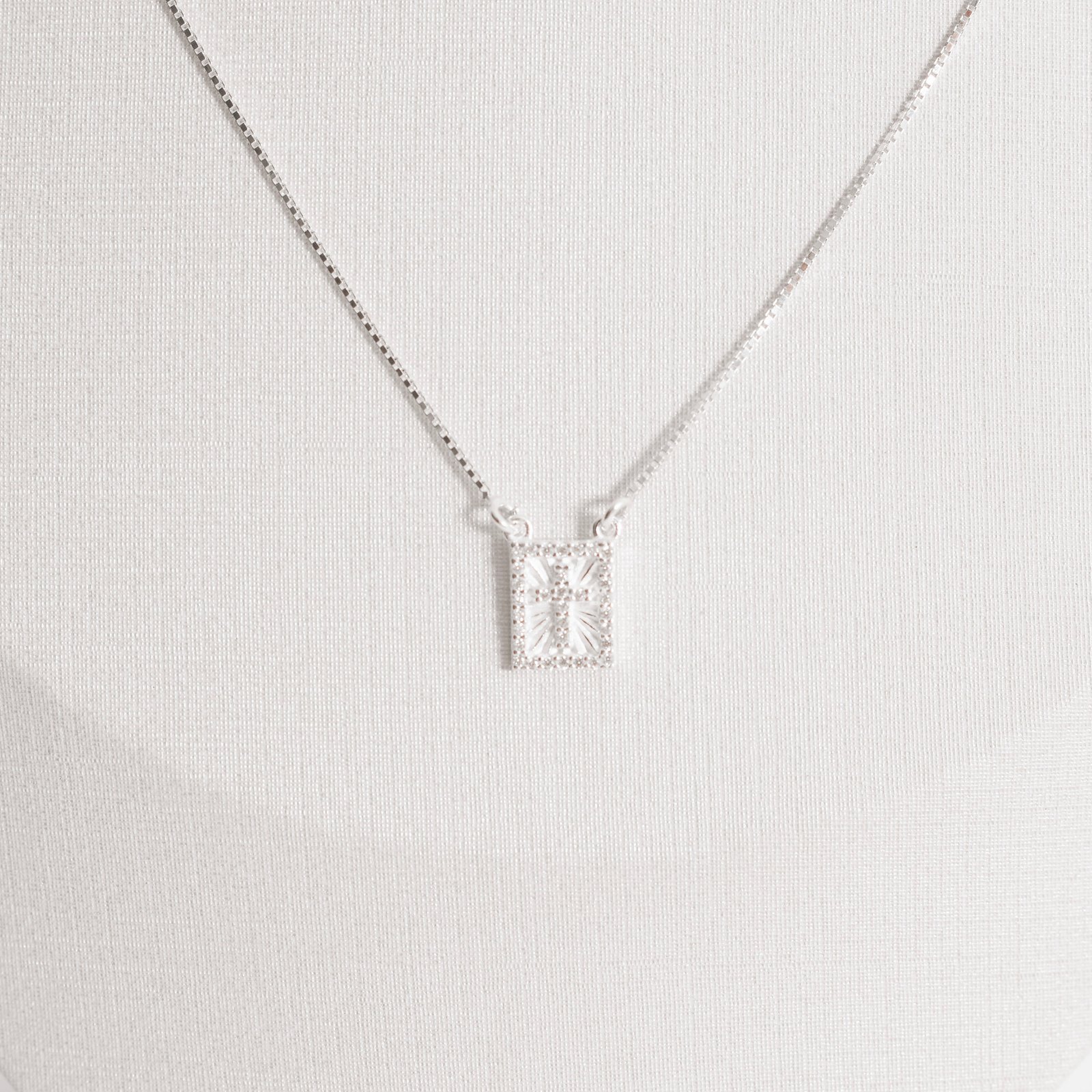 Escapulário medalhas cruz e Espírito Santo cravejados v15 60cm