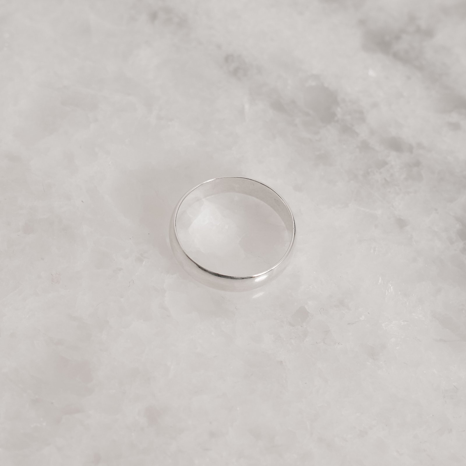 Aliança fio meia cana 4mm