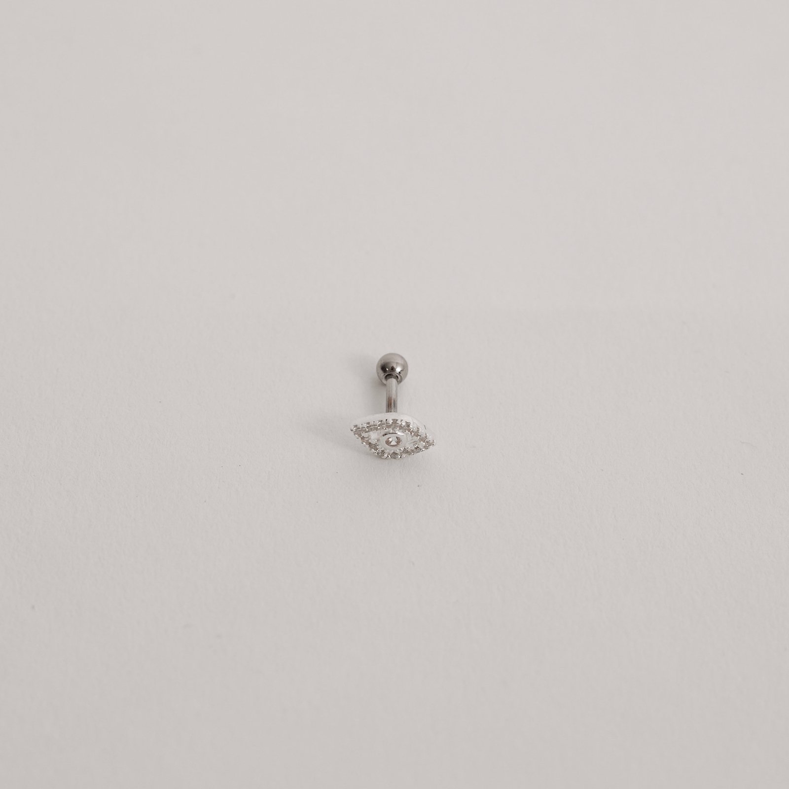 Piercing haste olho cravejado 8mm