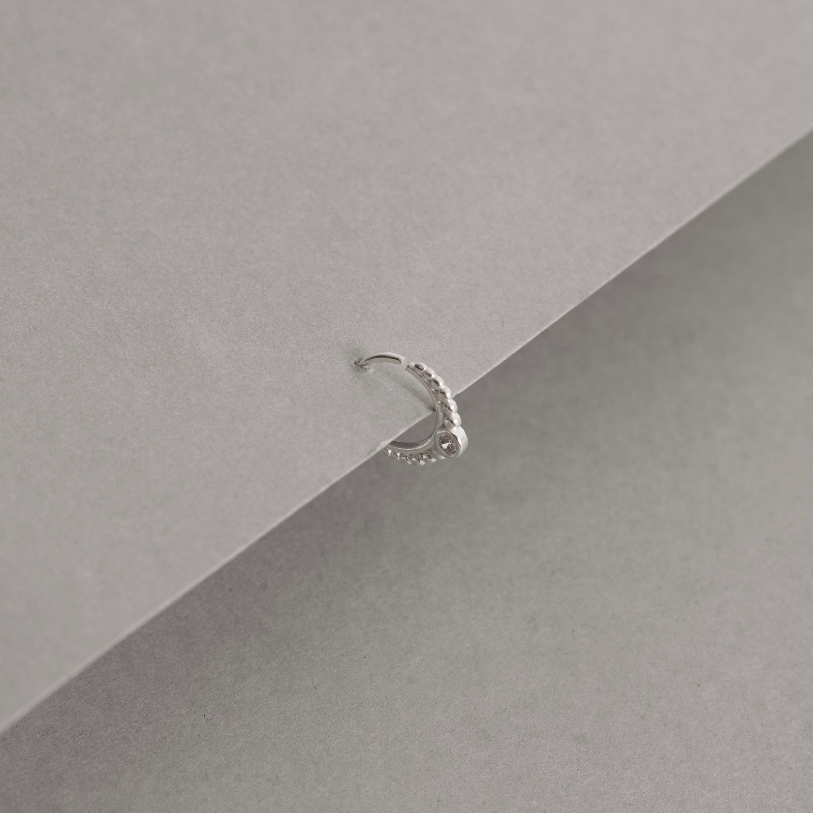 Piercing argola rendada 1 zircônia 9mm orelha esquerda