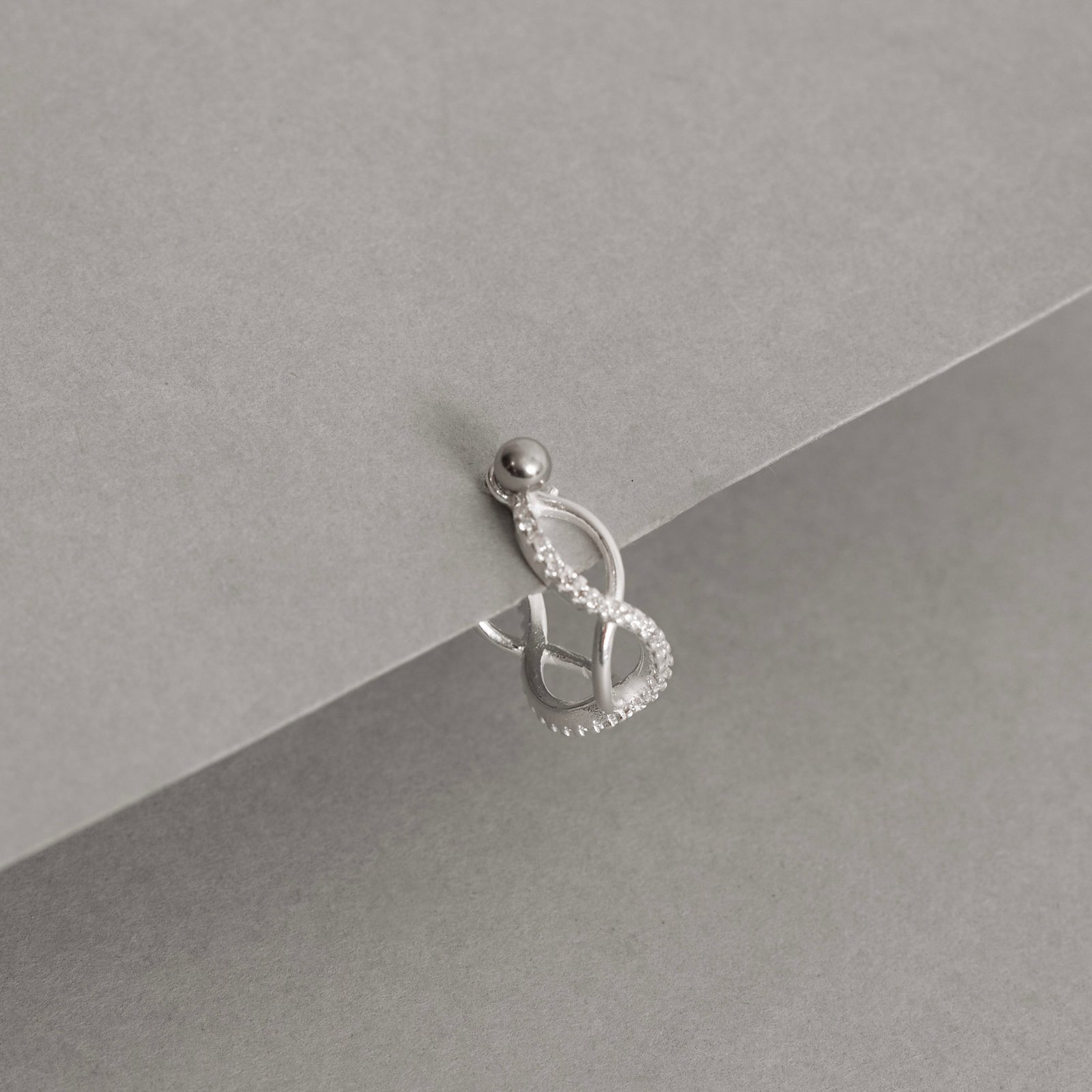 Piercing conch infinito cravejado 13mm haste