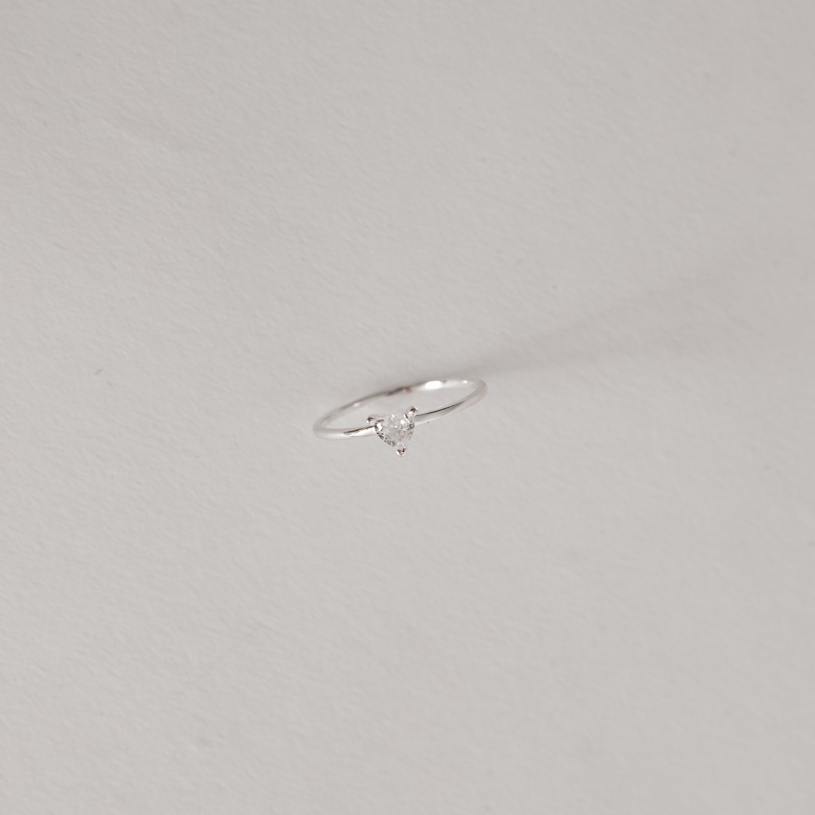 Anel solitário zircônia coração 4mm