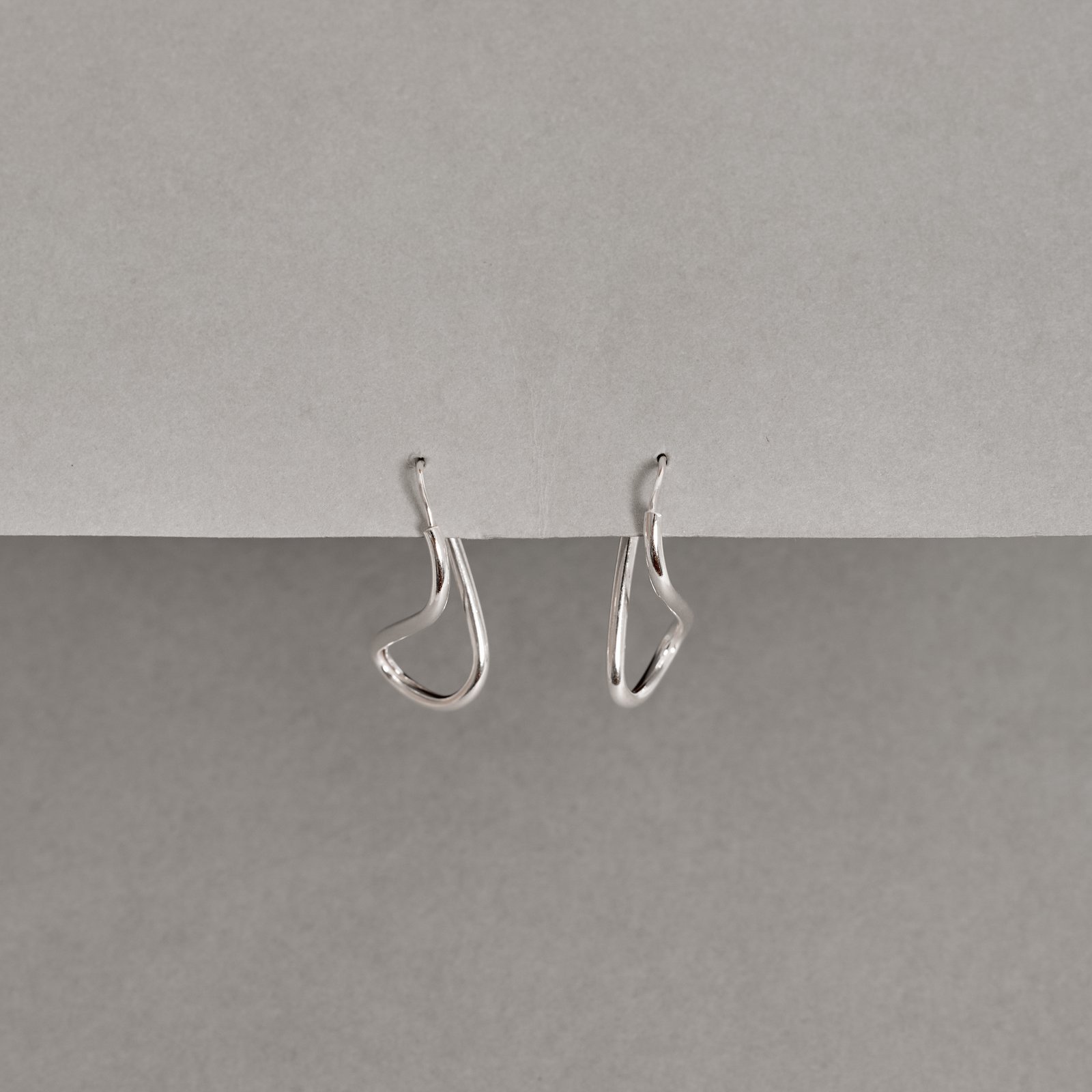 Argola infinito 28mm fio redondo