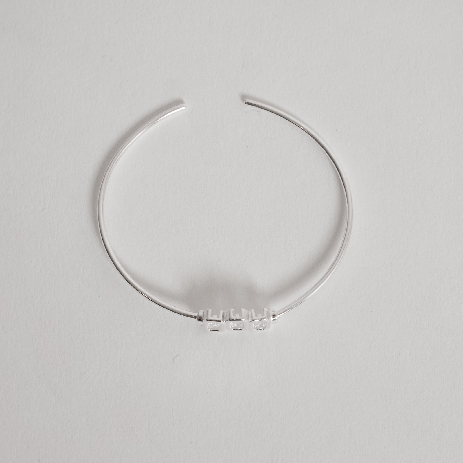 Bracelete 3 zircônias retangulares regulável