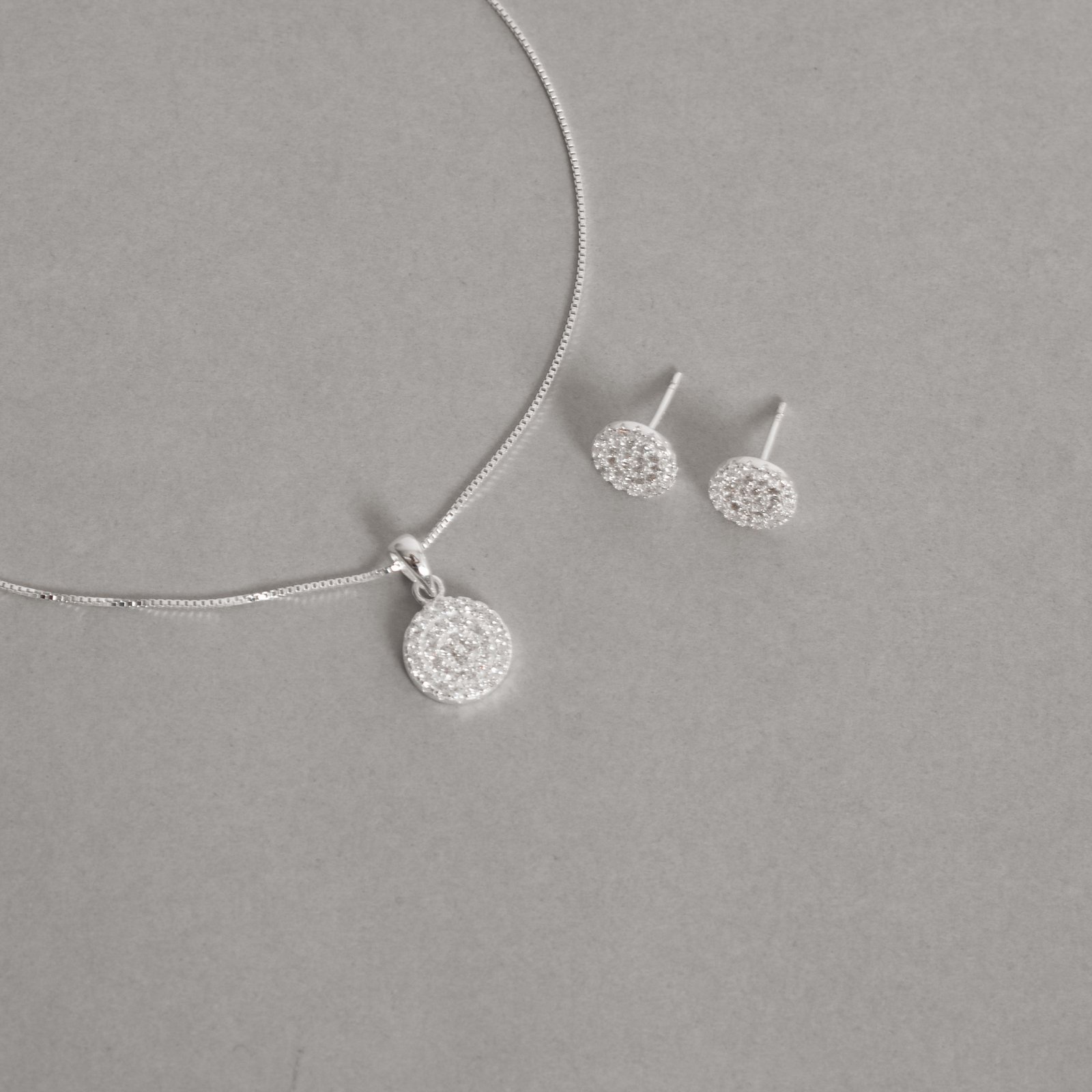 Conjunto brinco e colar círculo todo cravejado 10mm 45cm