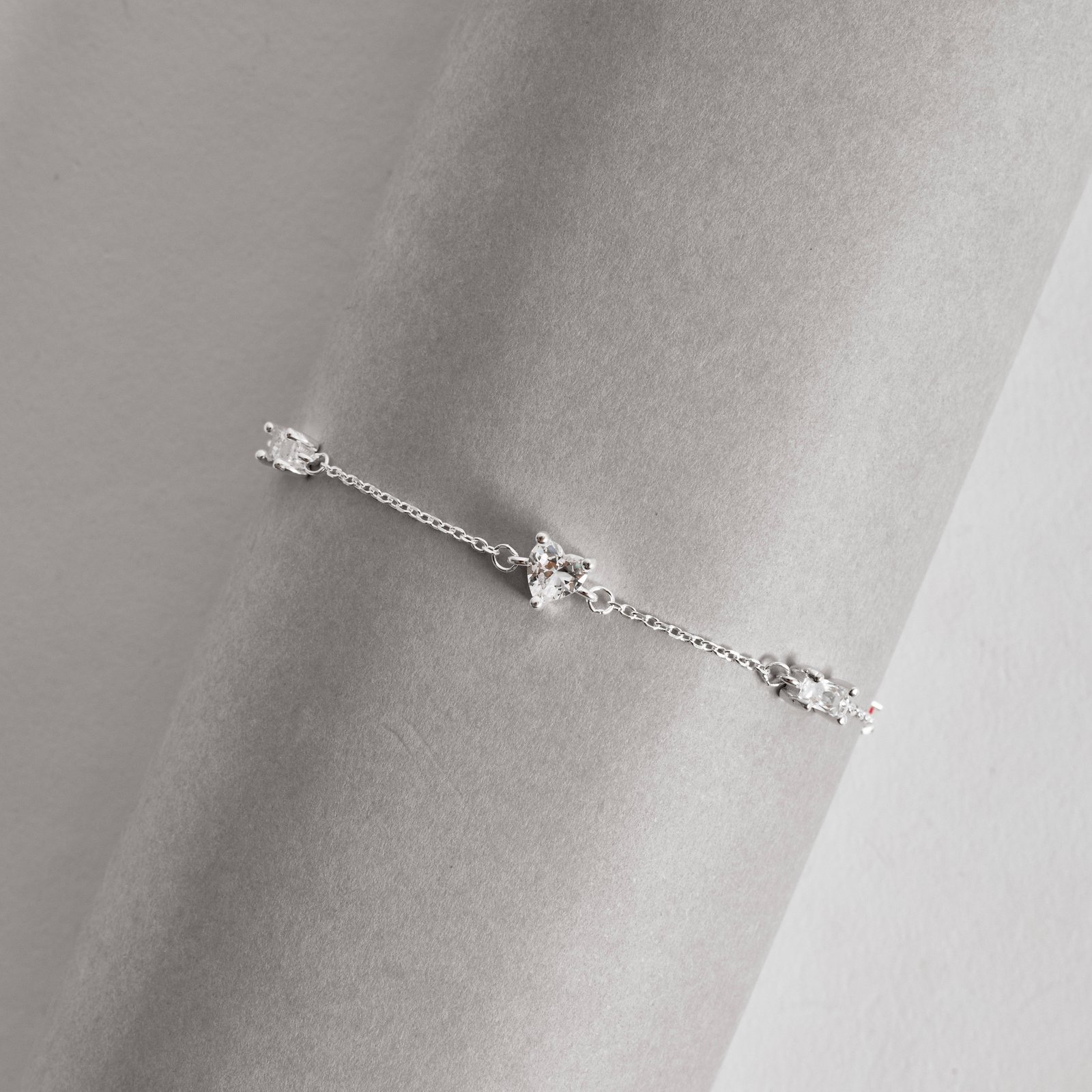 Pulseira entremeios zircônias quadrada rubi, retangular e coração cristal 16+4cm