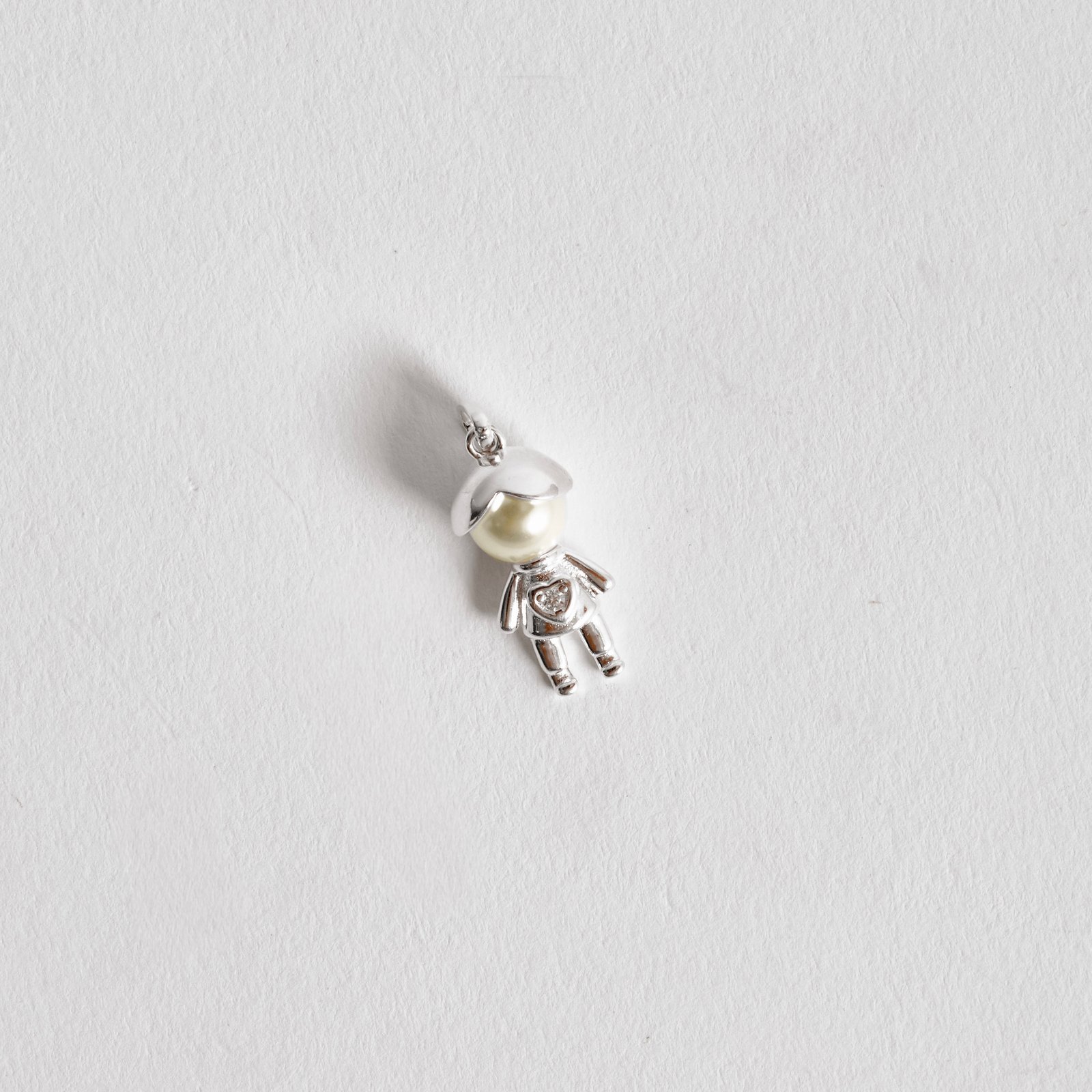 Pingente menino com pérola e zircônia 17mm