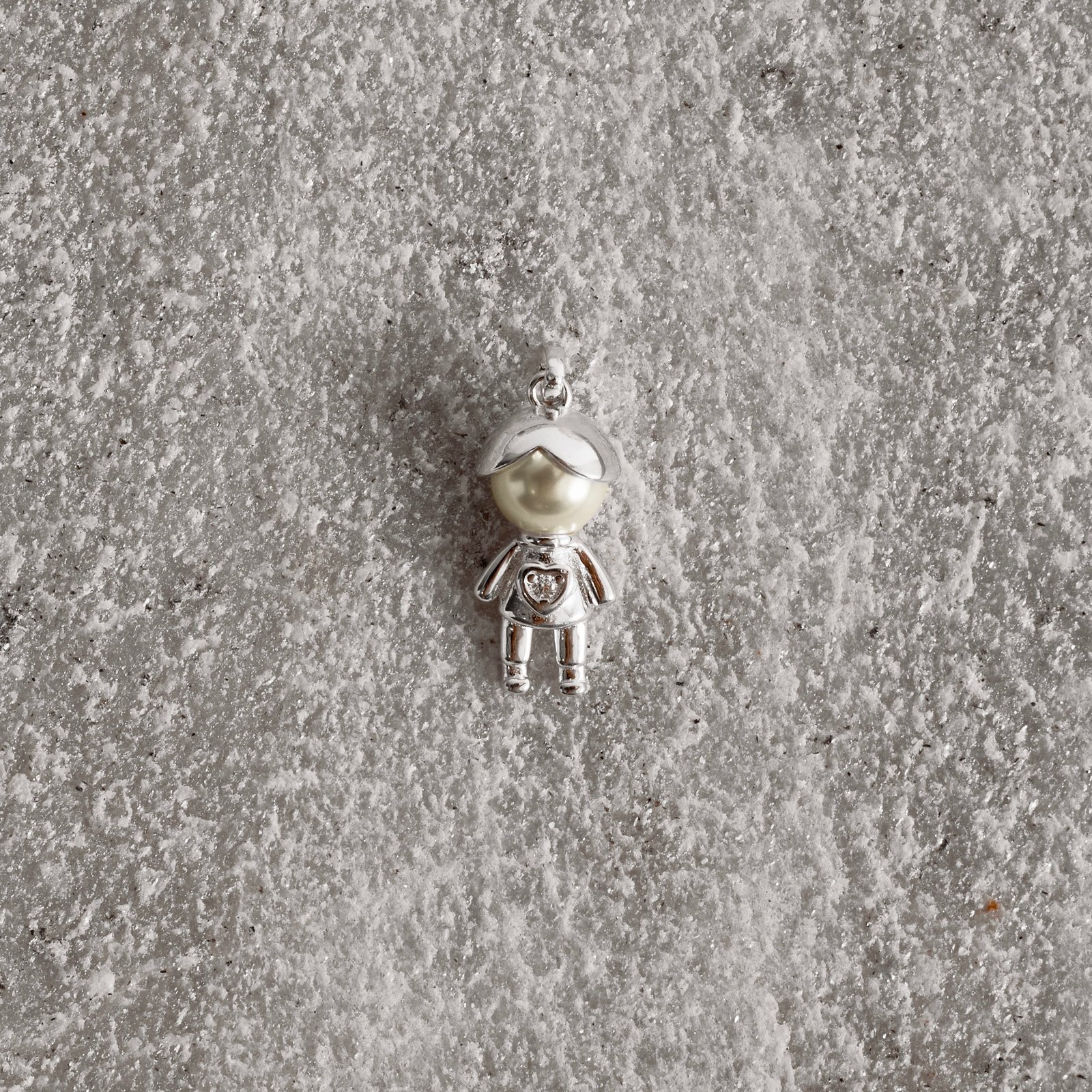 Pingente menino com pérola e zircônia 17mm